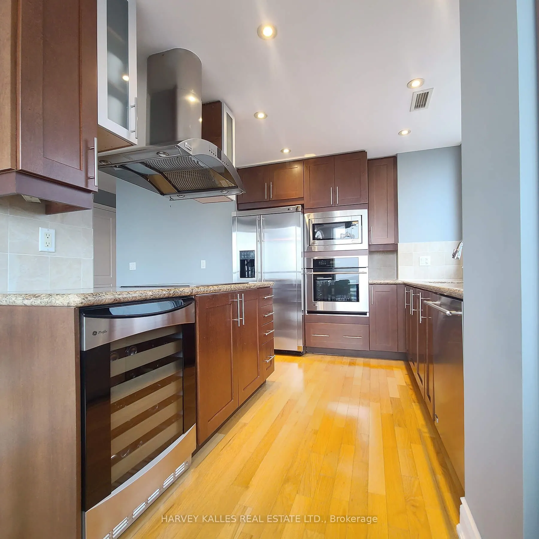 761 Bay Street, #4402