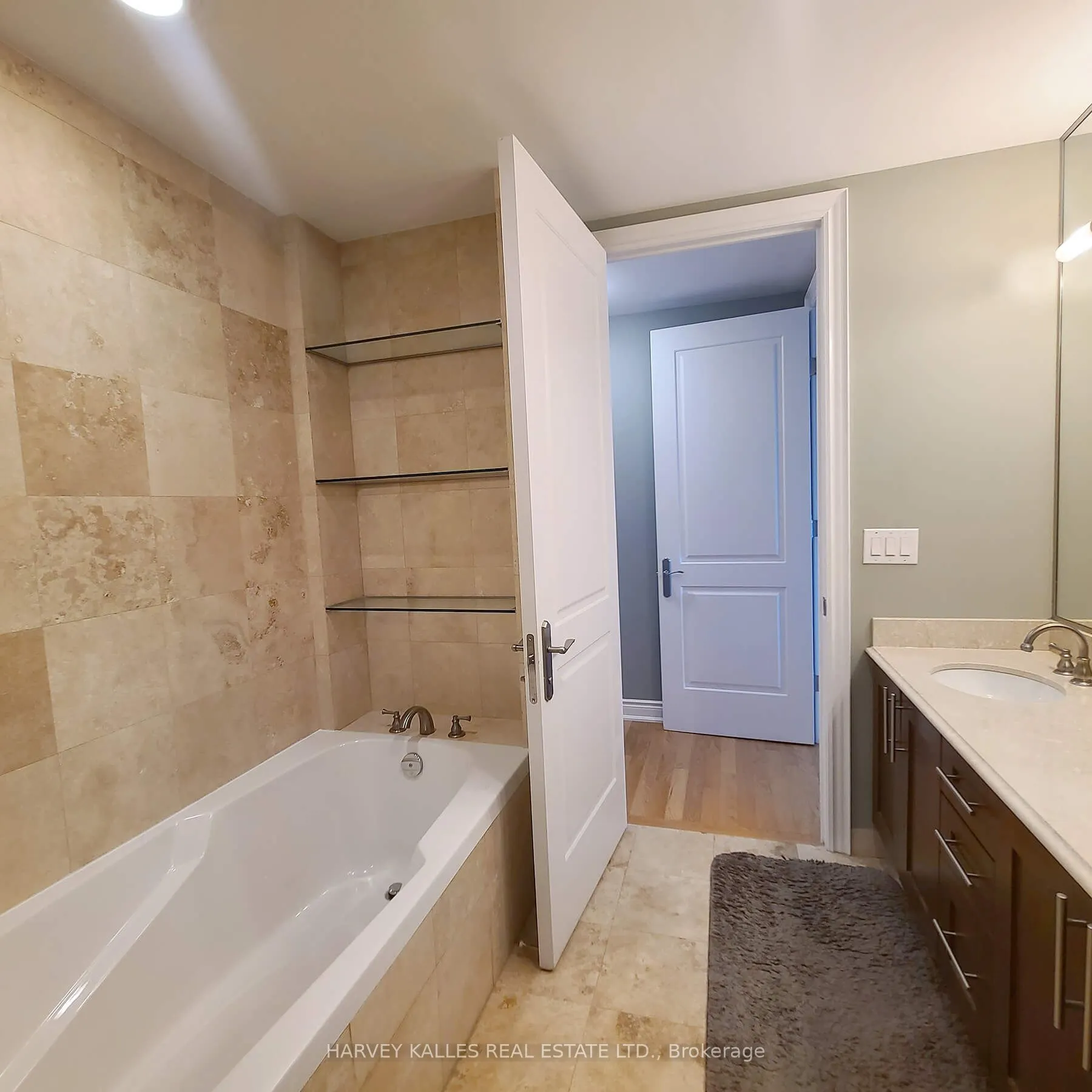 761 Bay Street, #4402