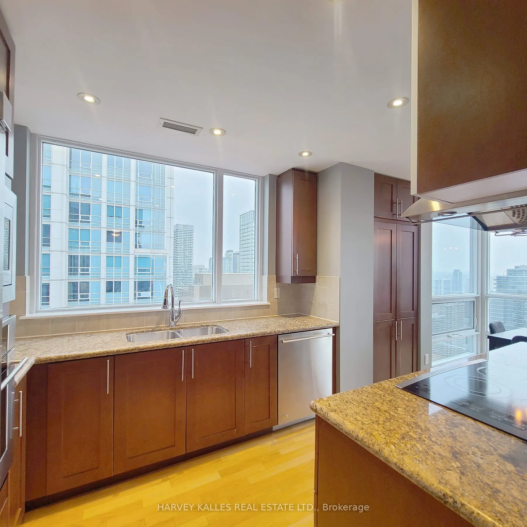 761 Bay Street, #4402