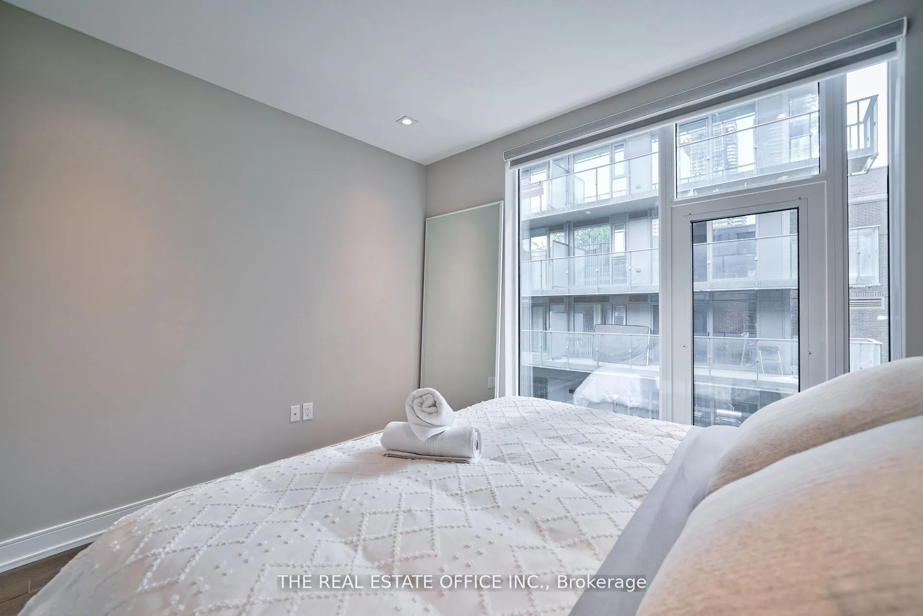 33 Dundonald Street S, #TH 2