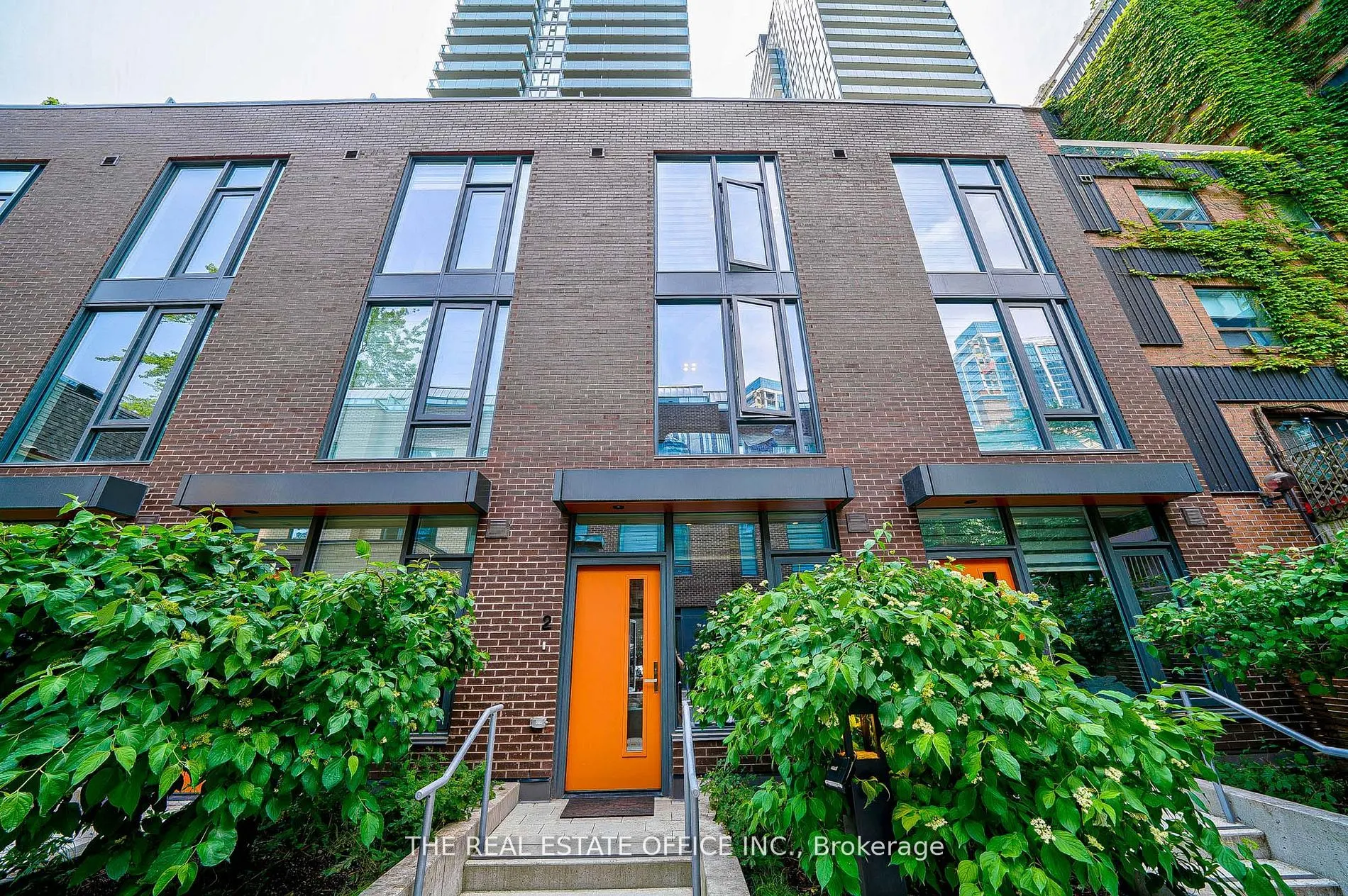 33 Dundonald Street S, #TH 2
