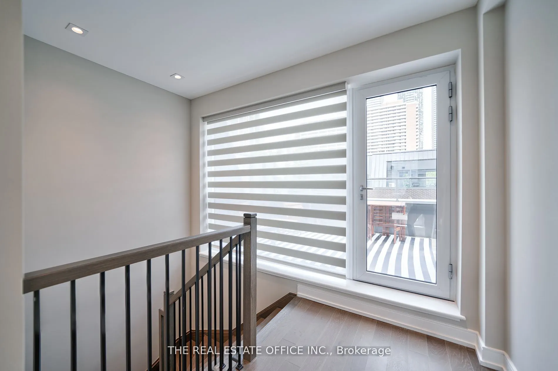 33 Dundonald Street S, #TH 2