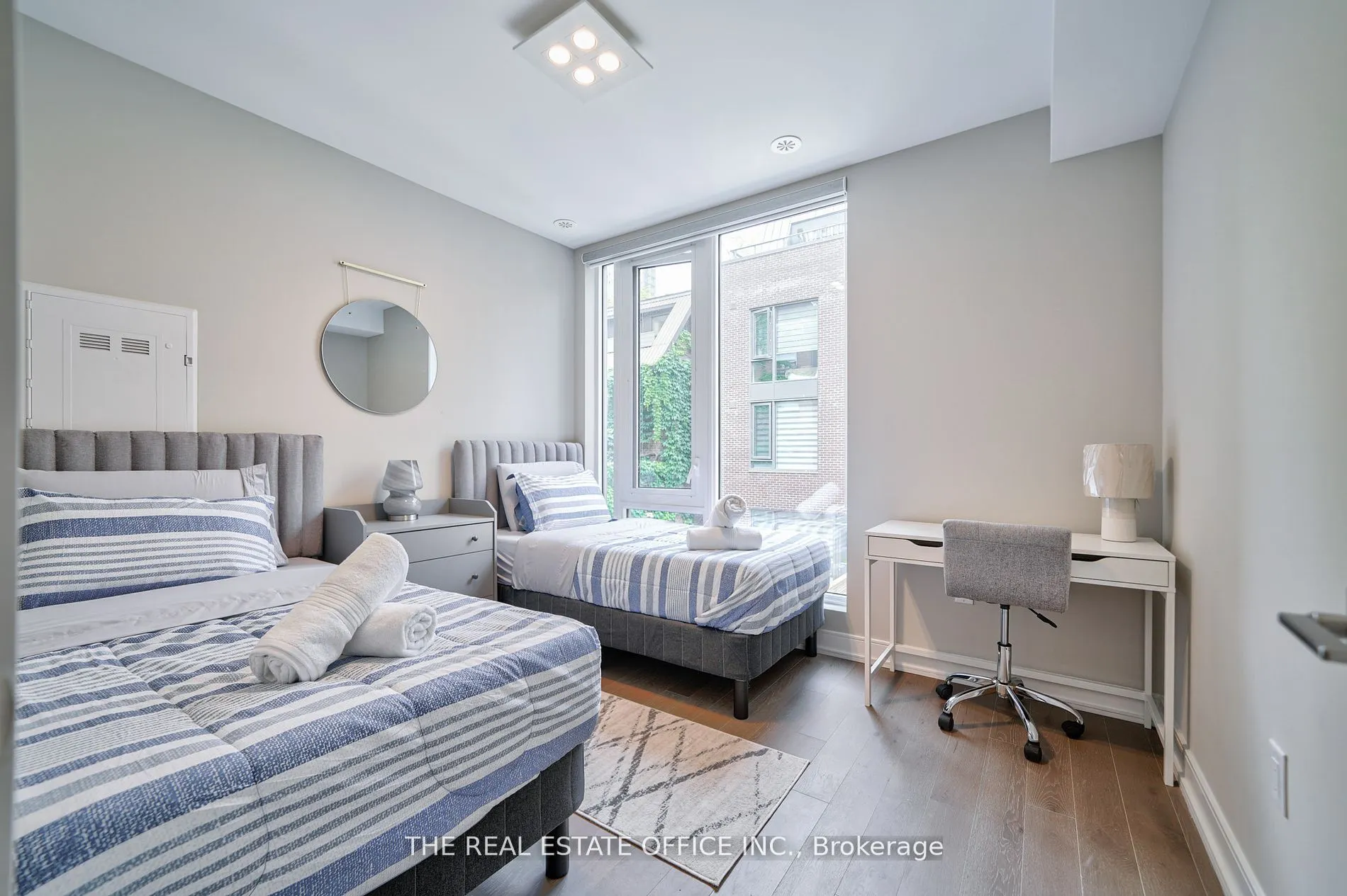 33 Dundonald Street S, #TH 2
