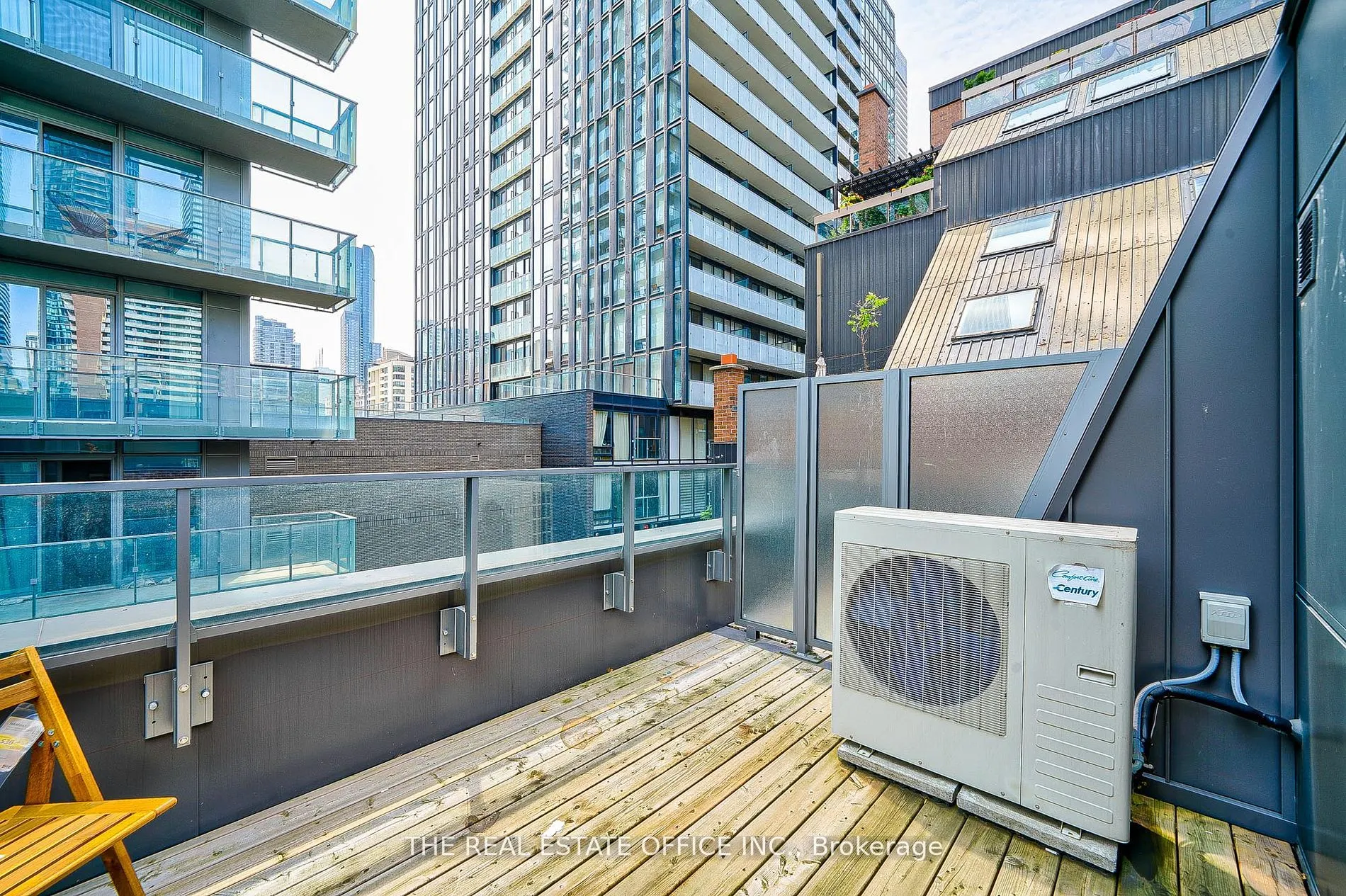 33 Dundonald Street S, #TH 2