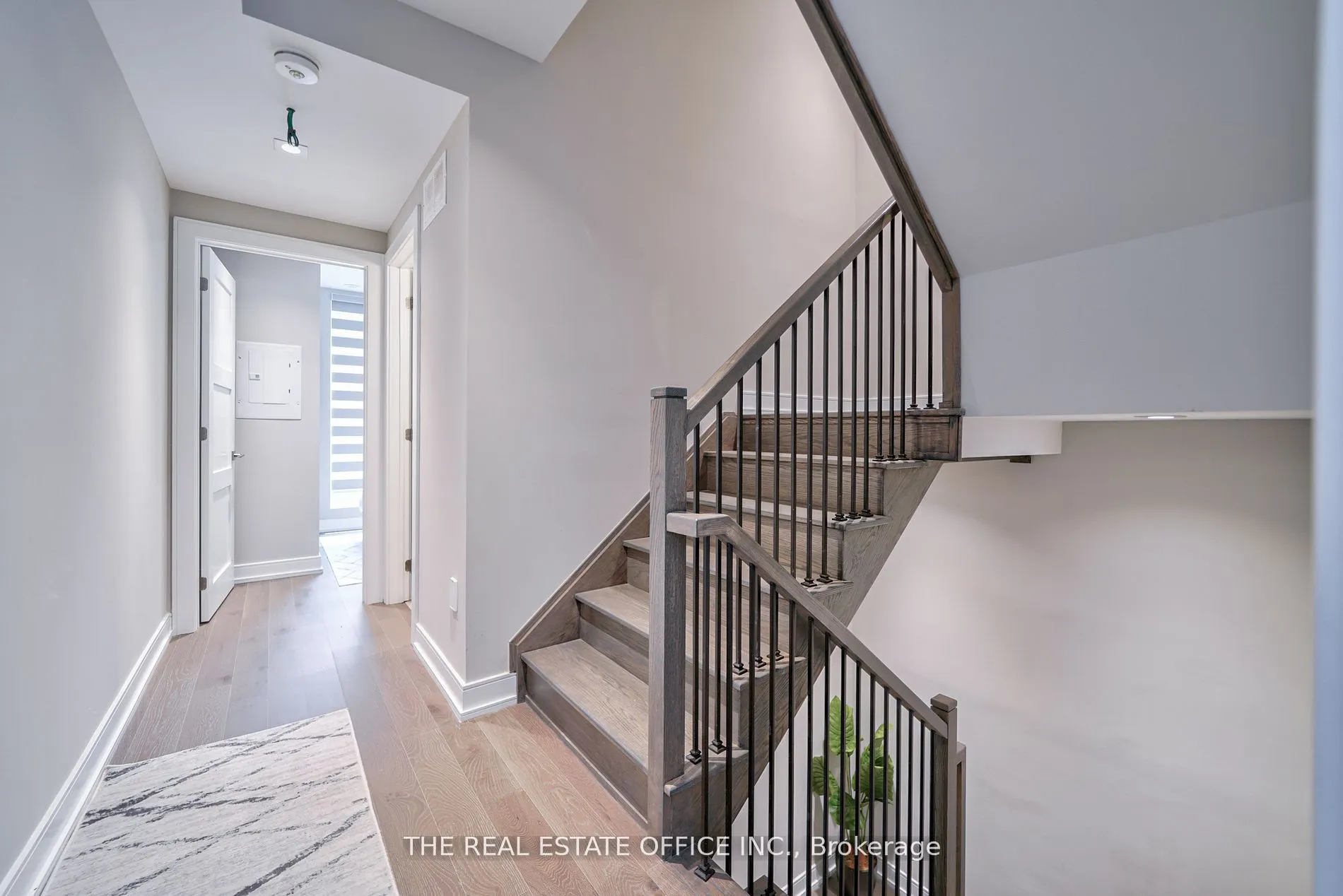 33 Dundonald Street S, #TH 2