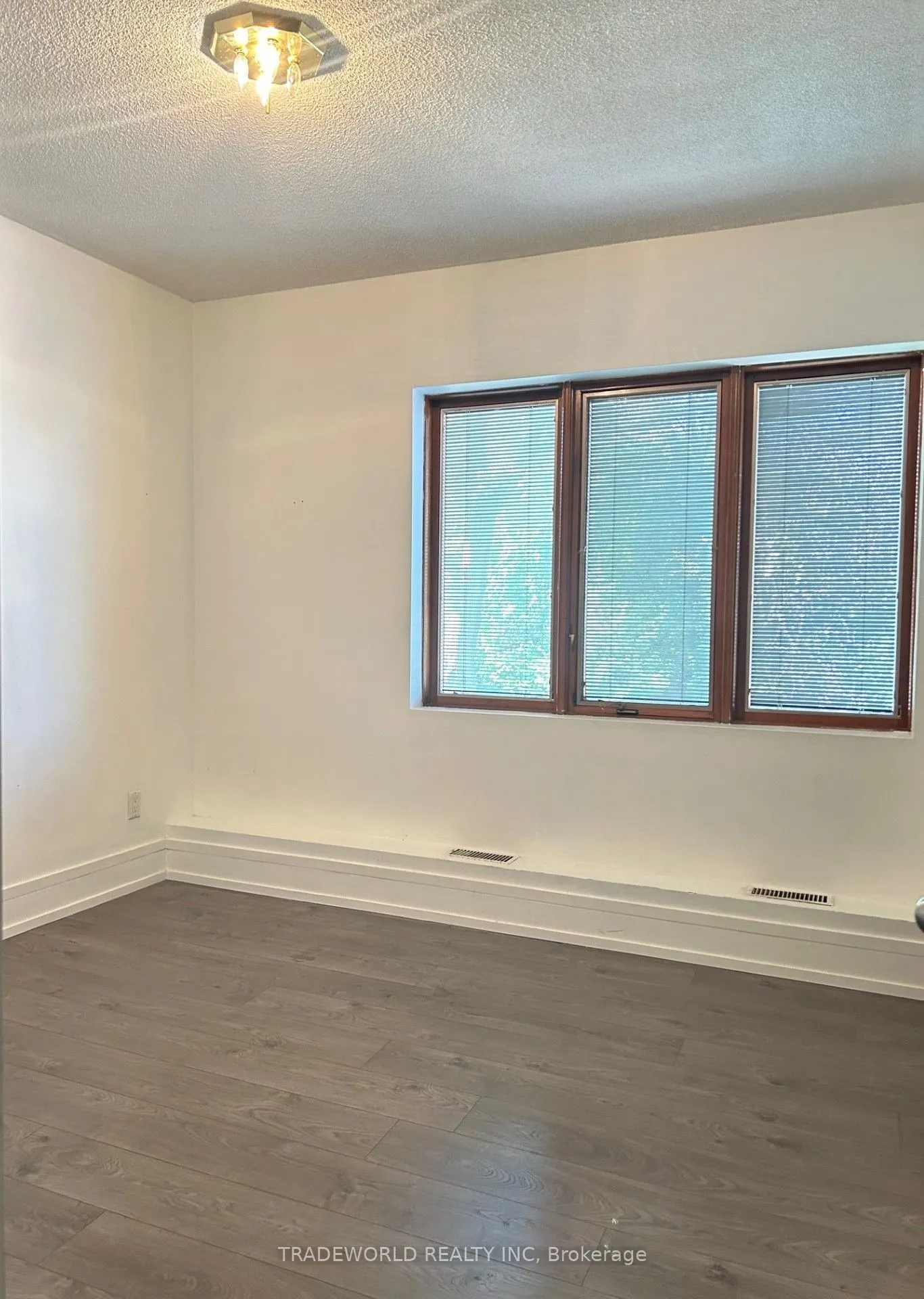 39 Oriole Parkway, #4