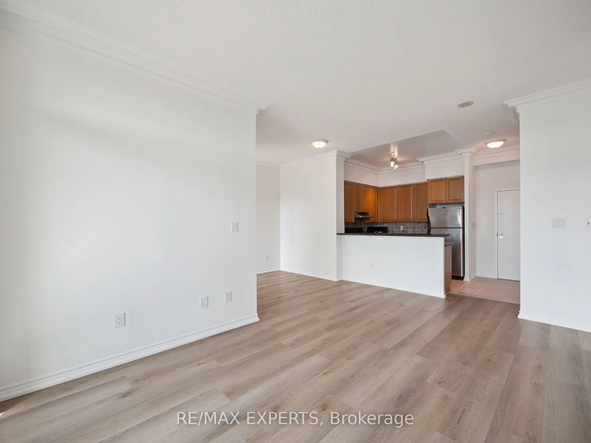 7 Lorraine Drive, #UPH-06