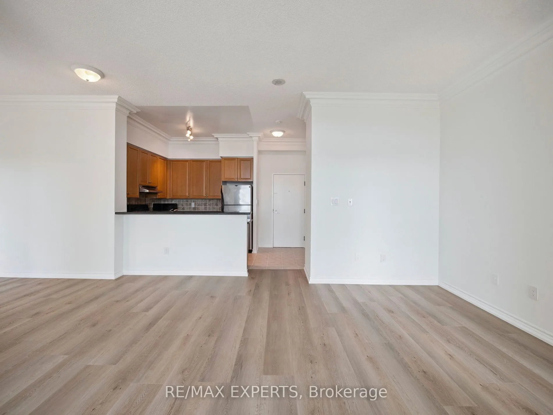 7 Lorraine Drive, #UPH-06