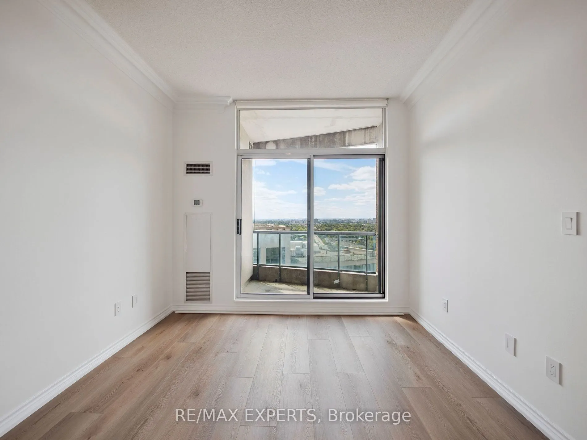 7 Lorraine Drive, #UPH-06