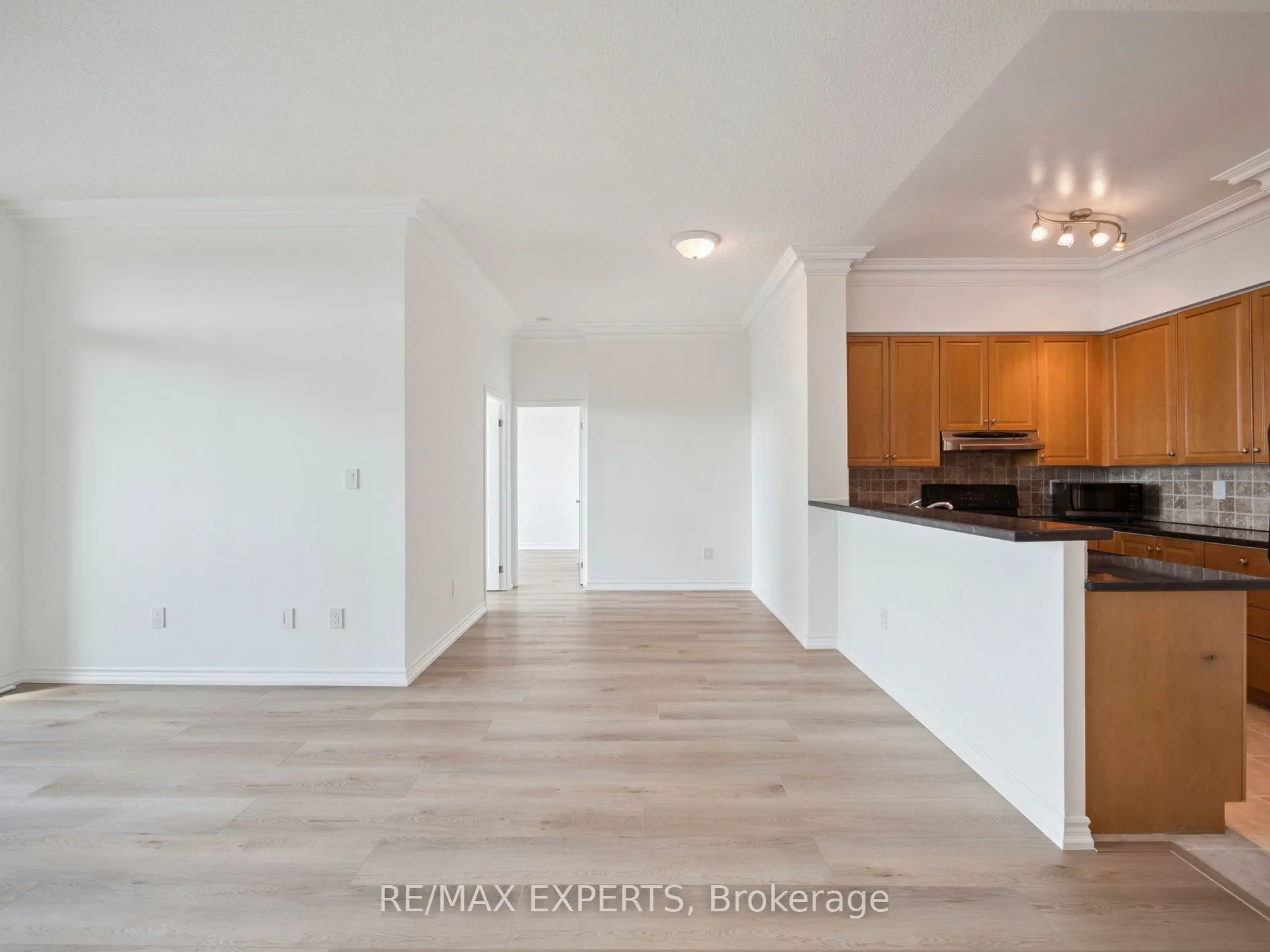 7 Lorraine Drive, #UPH-06