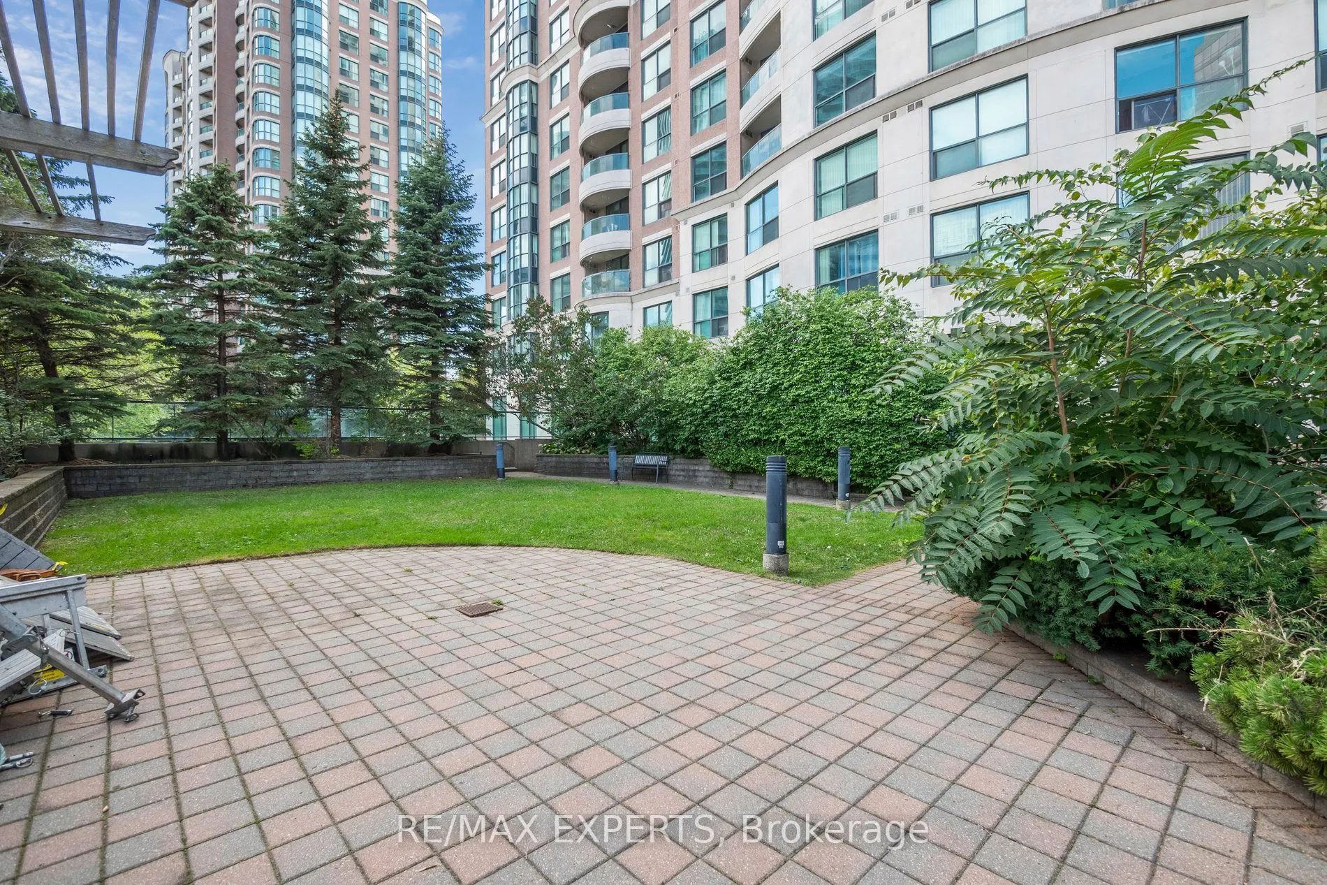 7 Lorraine Drive, #UPH-06