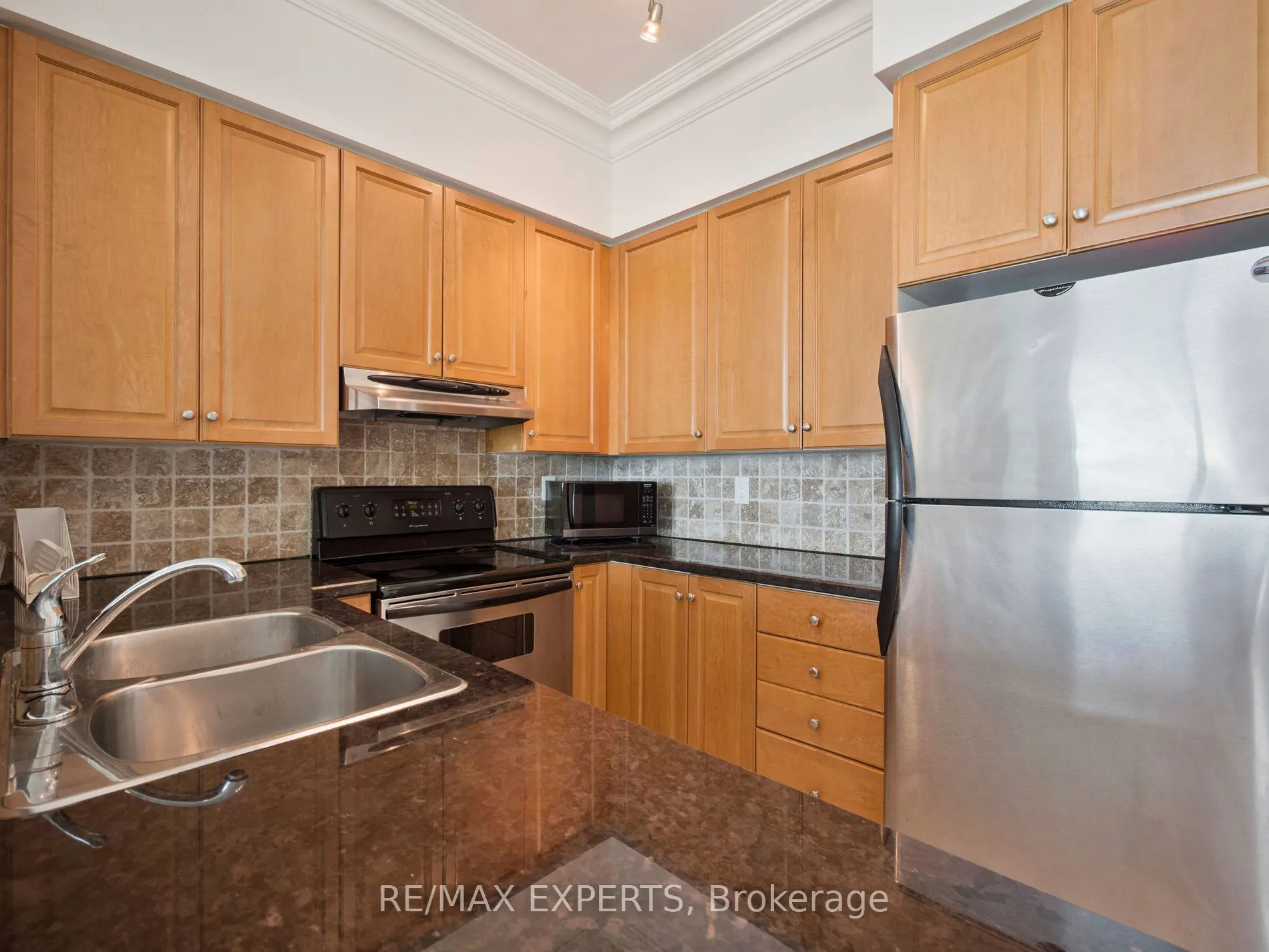 7 Lorraine Drive, #UPH-06