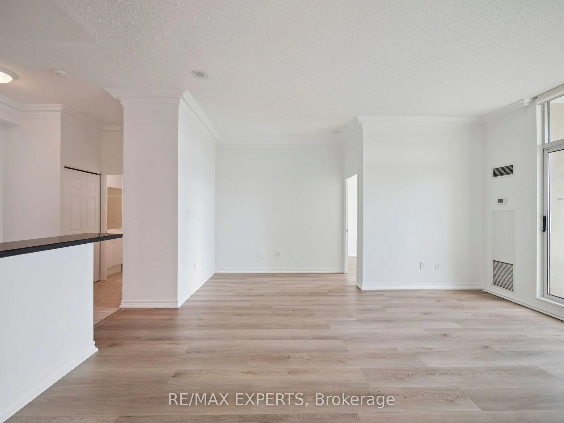 7 Lorraine Drive, #UPH-06