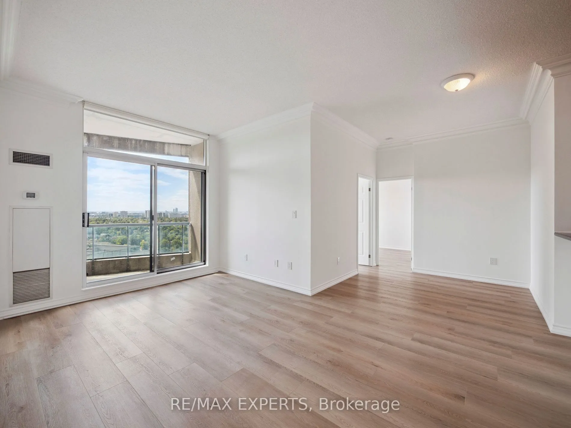 7 Lorraine Drive, #UPH-06