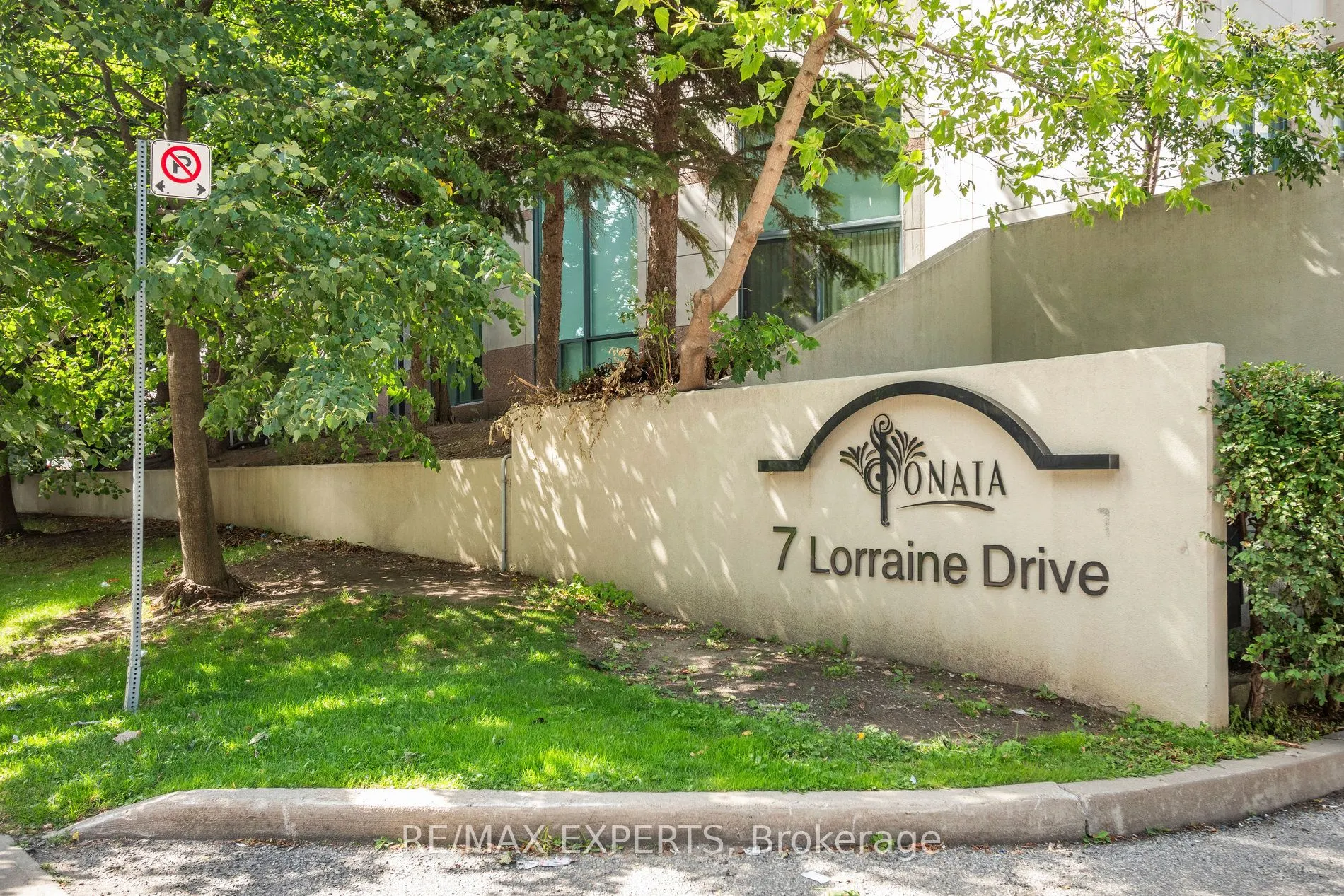 7 Lorraine Drive, #UPH-06