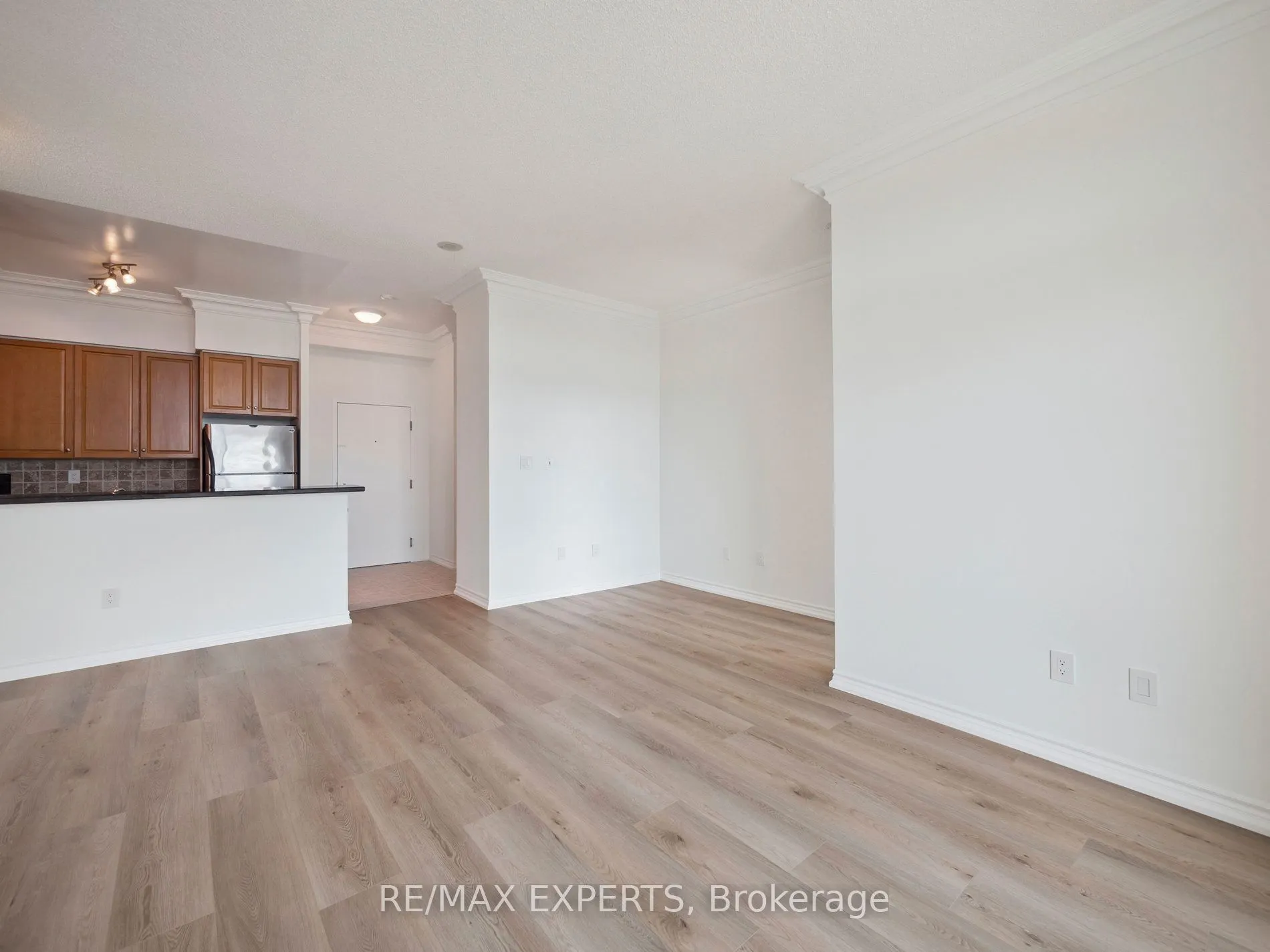 7 Lorraine Drive, #UPH-06