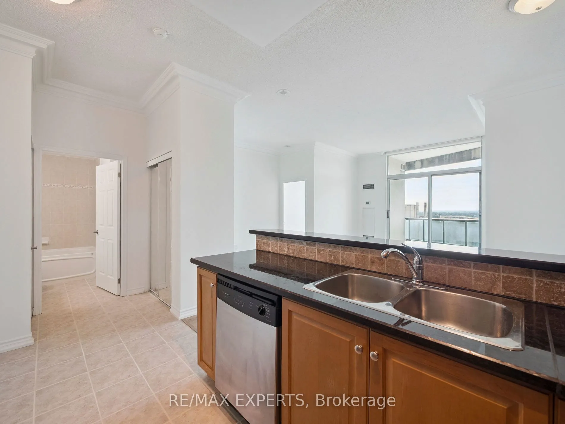 7 Lorraine Drive, #UPH-06