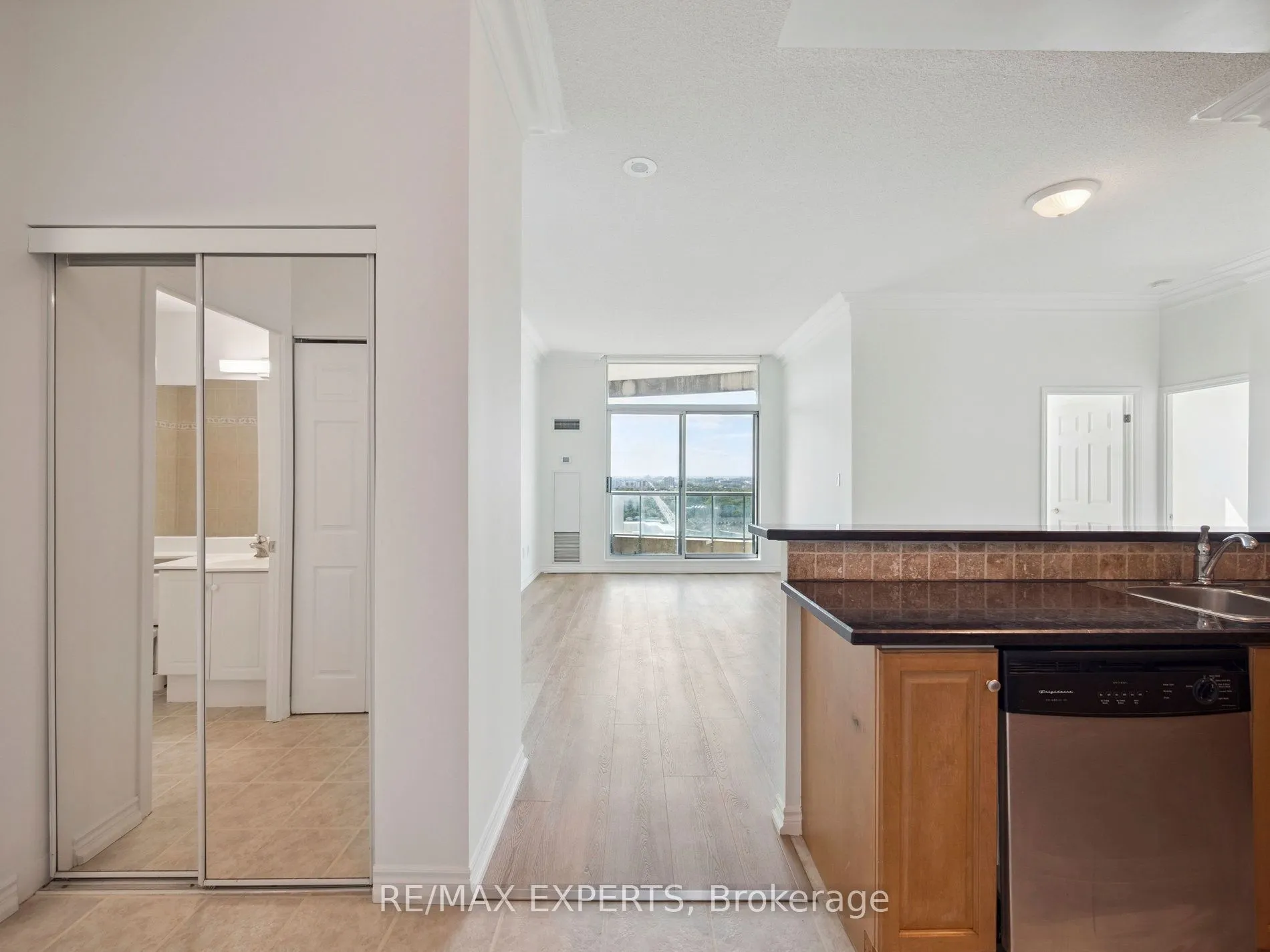 7 Lorraine Drive, #UPH-06
