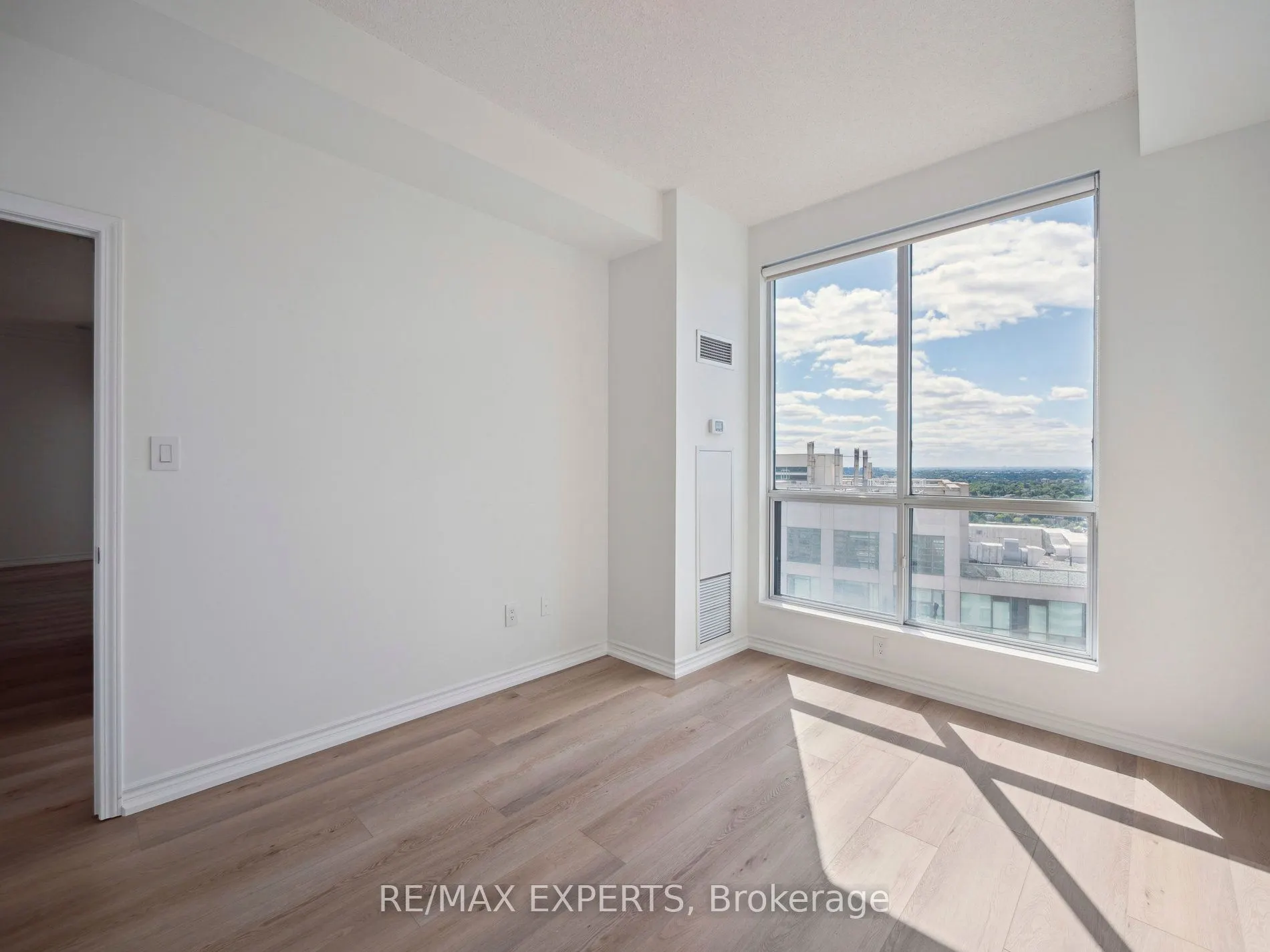 7 Lorraine Drive, #UPH-06