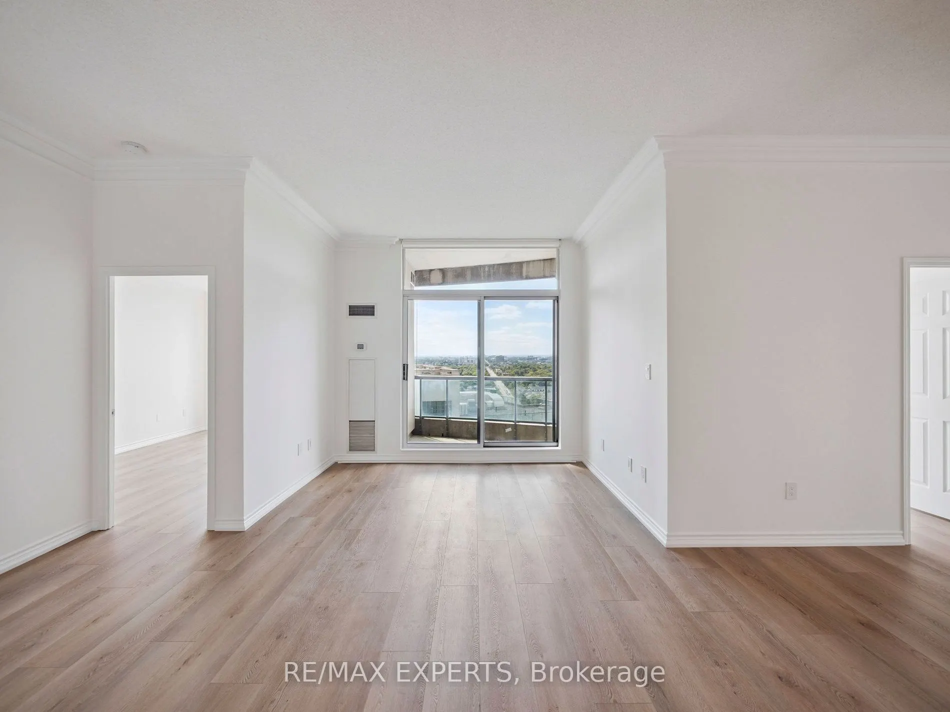 7 Lorraine Drive, #UPH-06