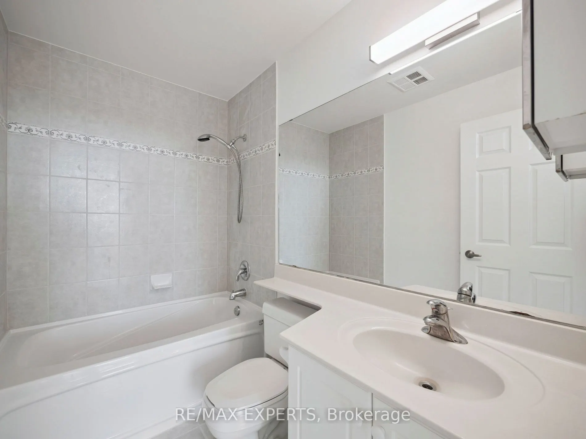 7 Lorraine Drive, #UPH-06