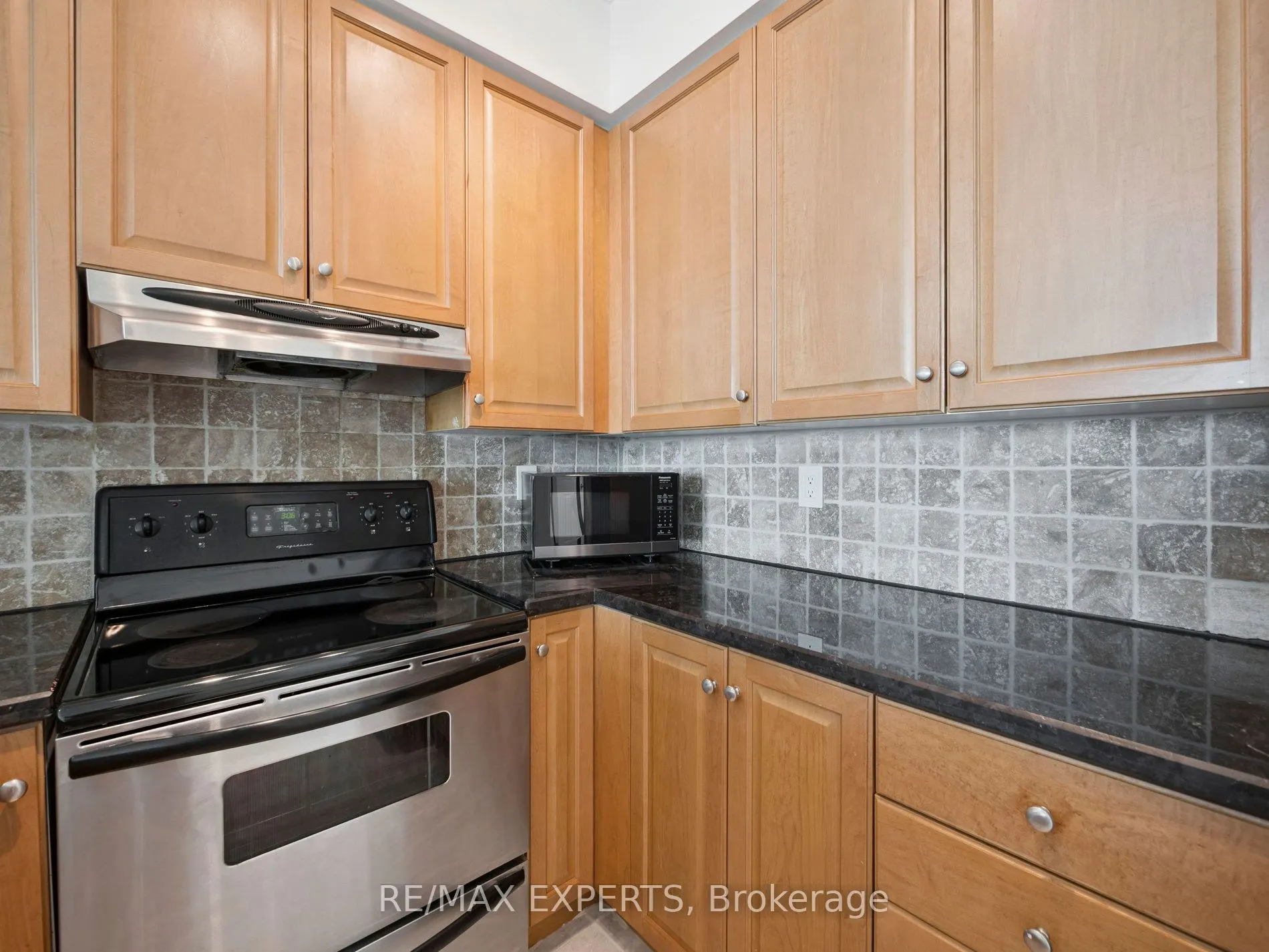 7 Lorraine Drive, #UPH-06