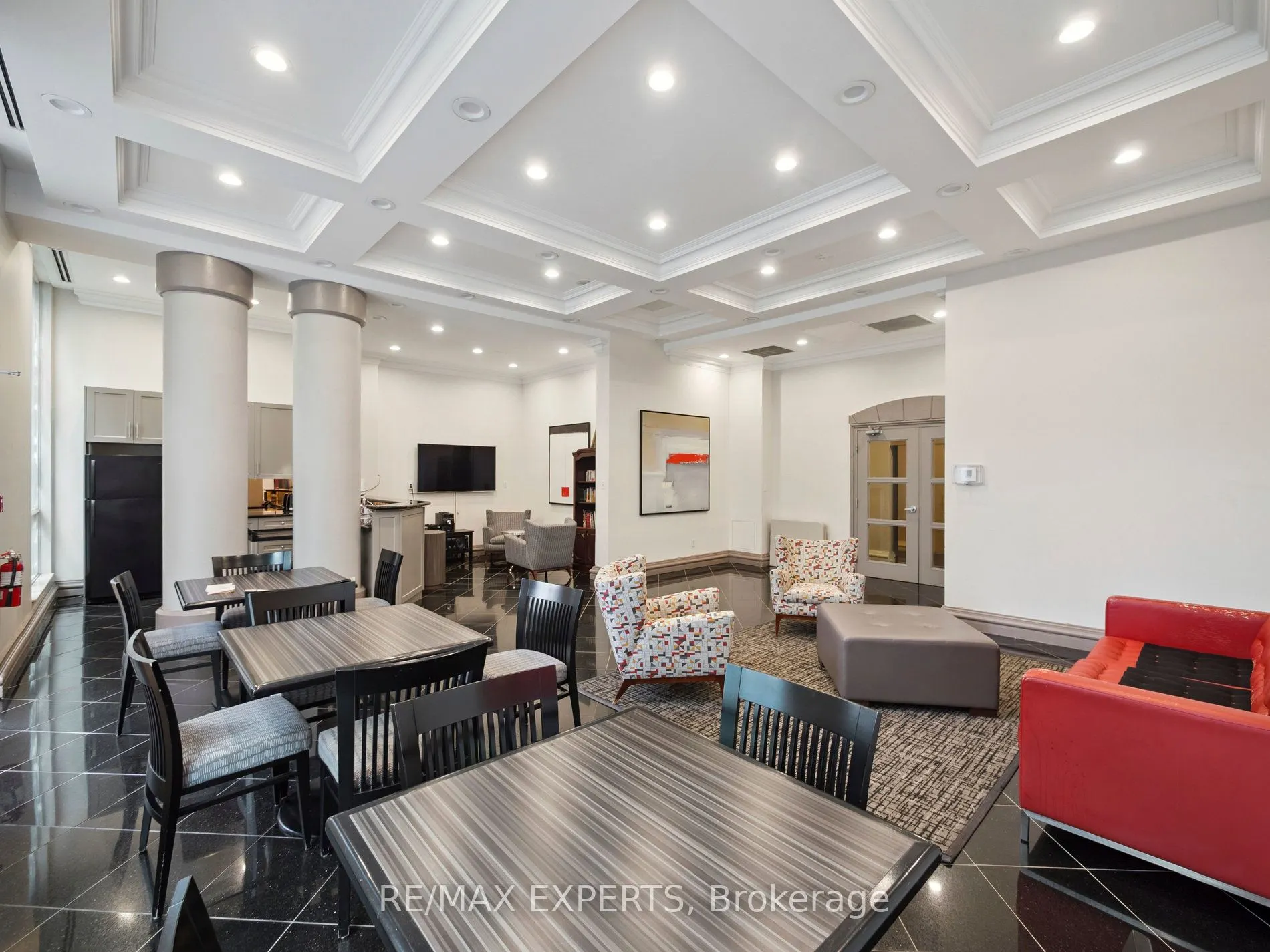 7 Lorraine Drive, #UPH-06