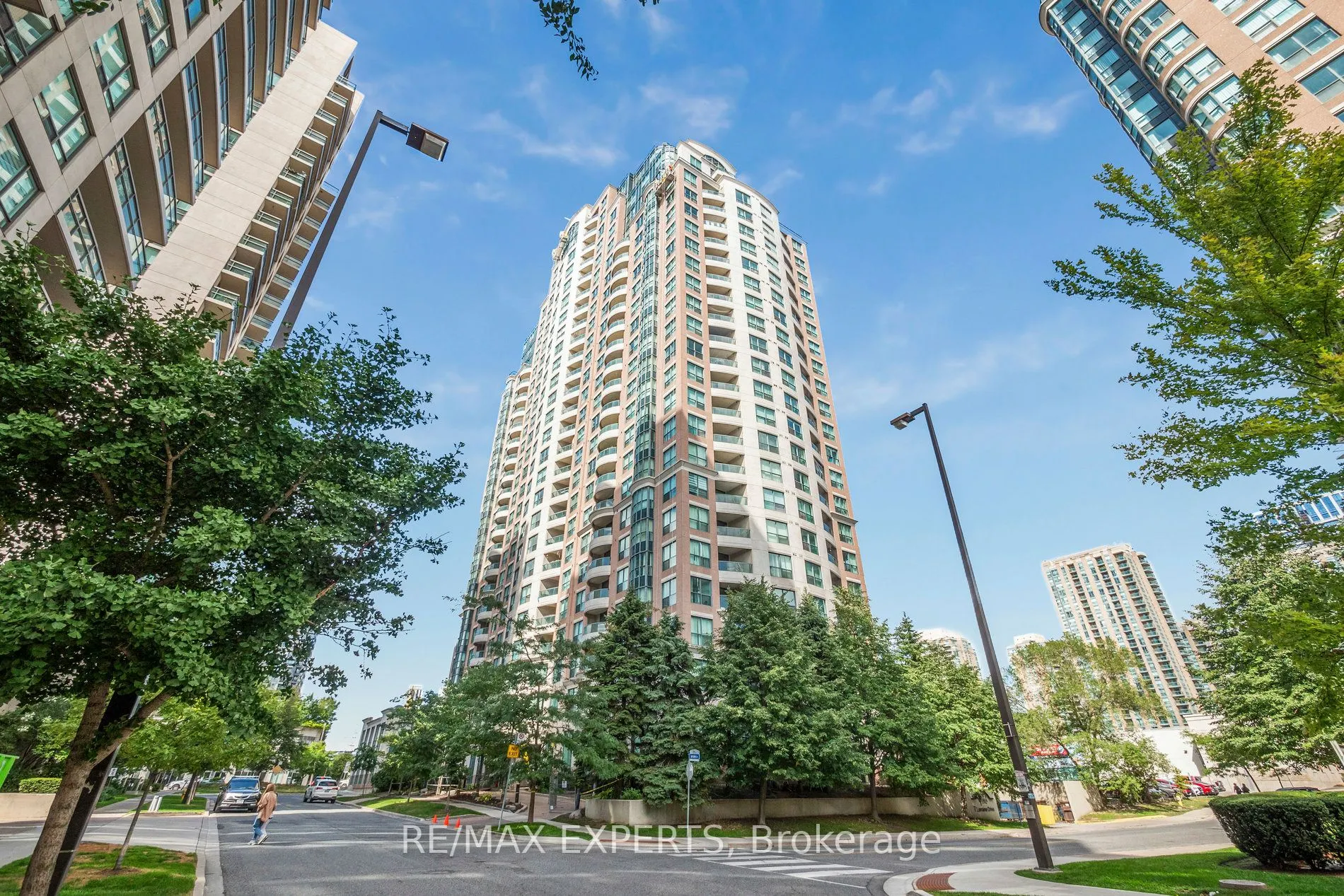 7 Lorraine Drive, #UPH-06