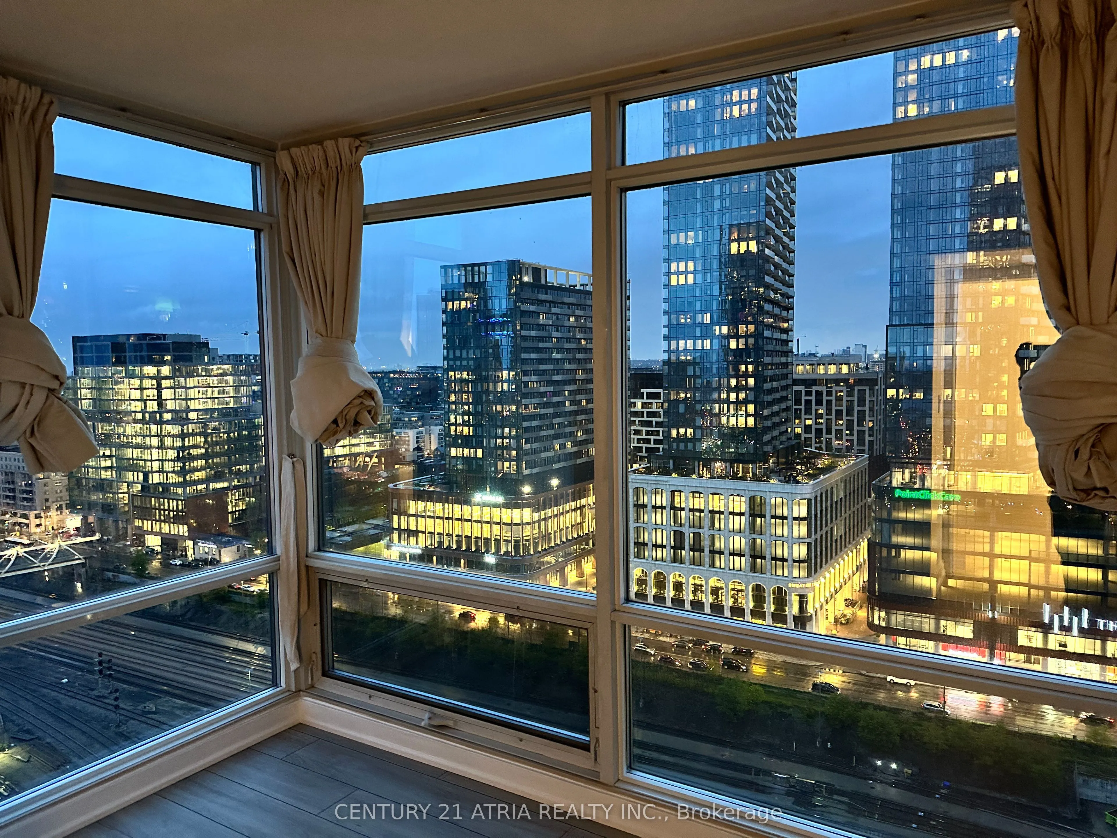 25 Telegram Mews, #2512