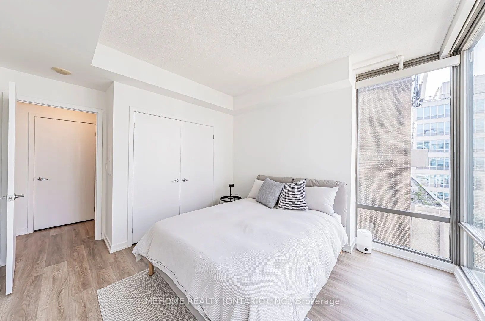 33 Lombard Street, #1704