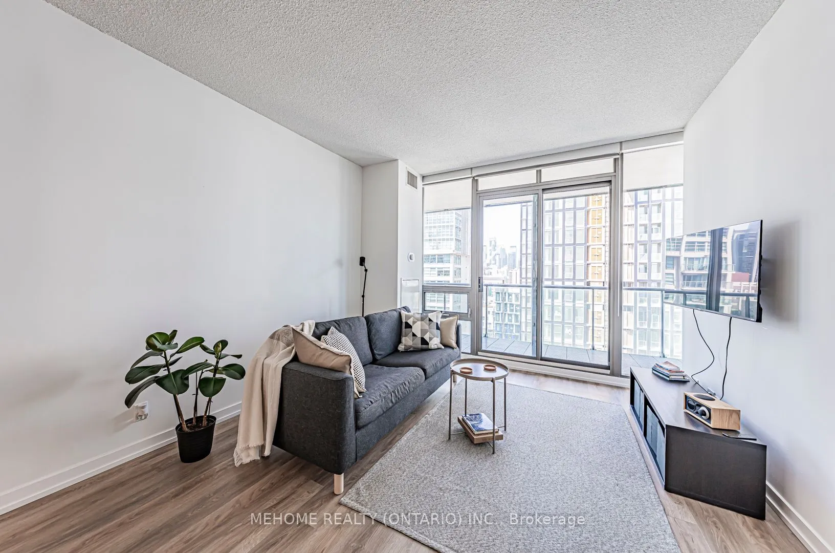 33 Lombard Street, #1704