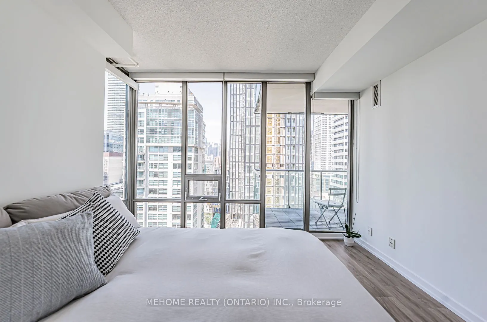 33 Lombard Street, #1704