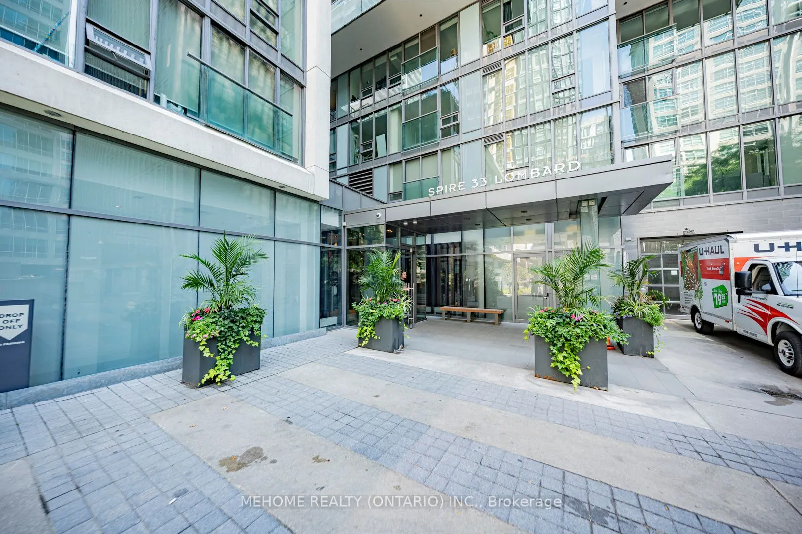 33 Lombard Street, #1704