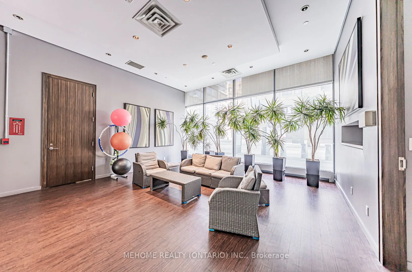 33 Lombard Street, #1704