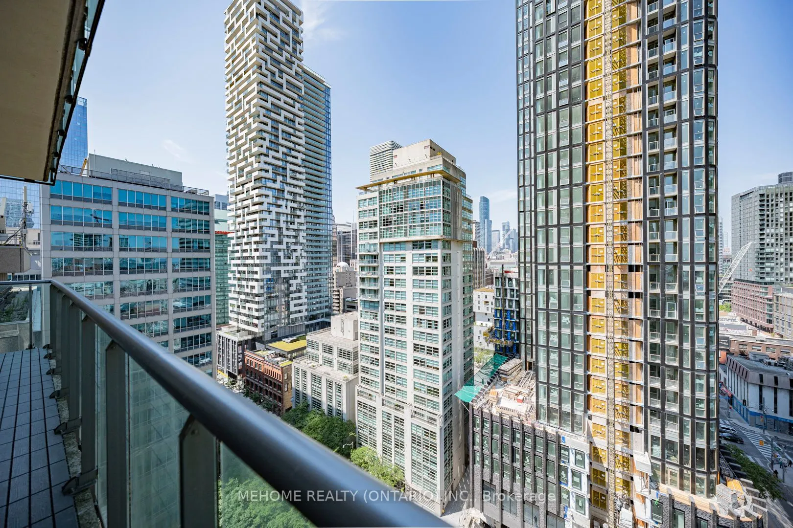 33 Lombard Street, #1704