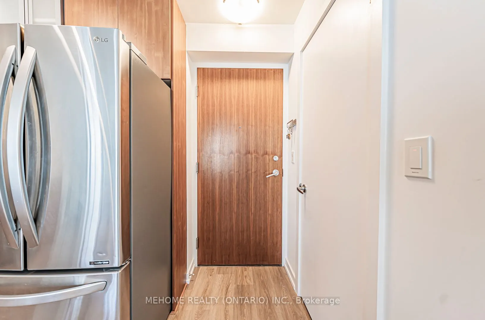 33 Lombard Street, #1704