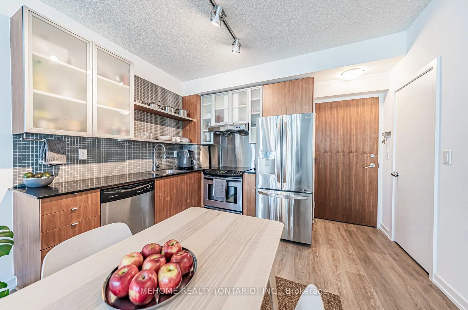 33 Lombard Street, #1704