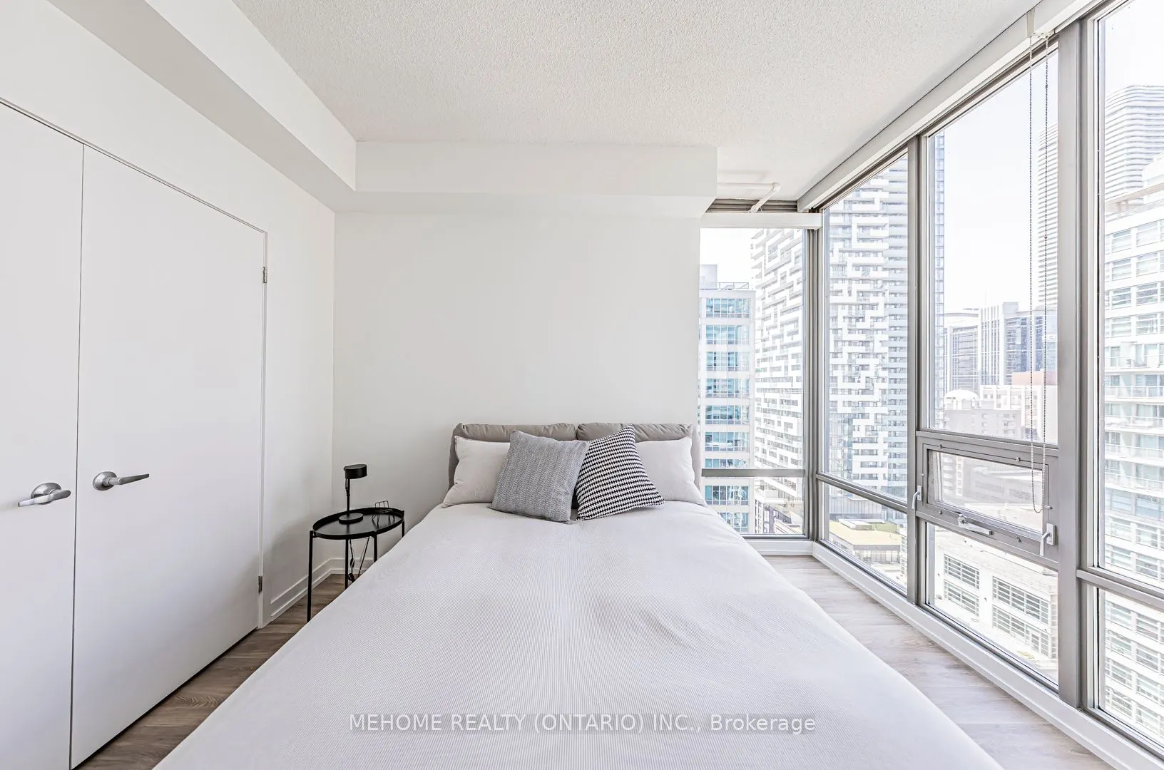 33 Lombard Street, #1704