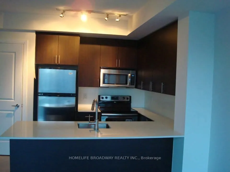 560 Front Street W, #916