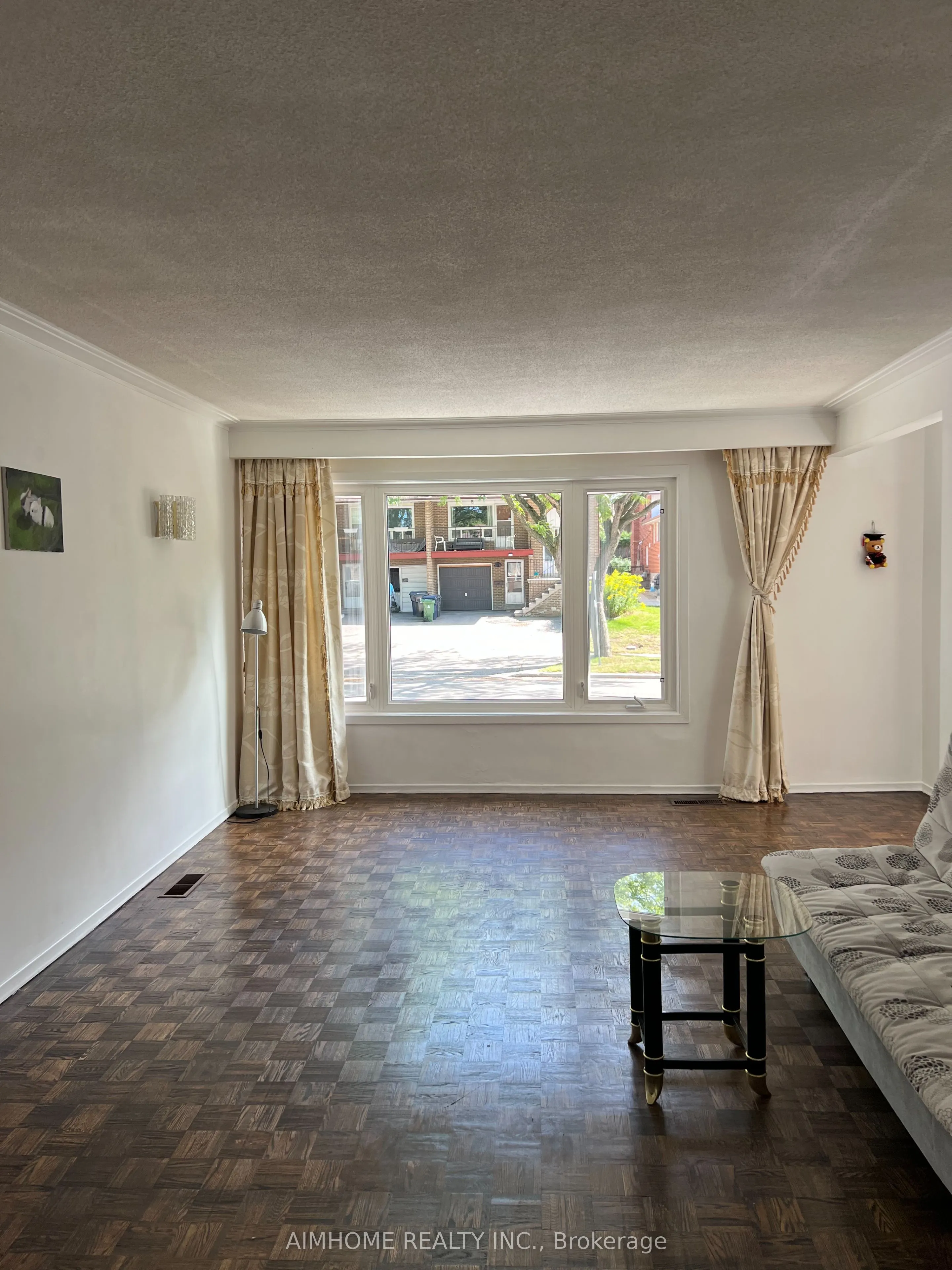 86 James Gray Drive, #Upper