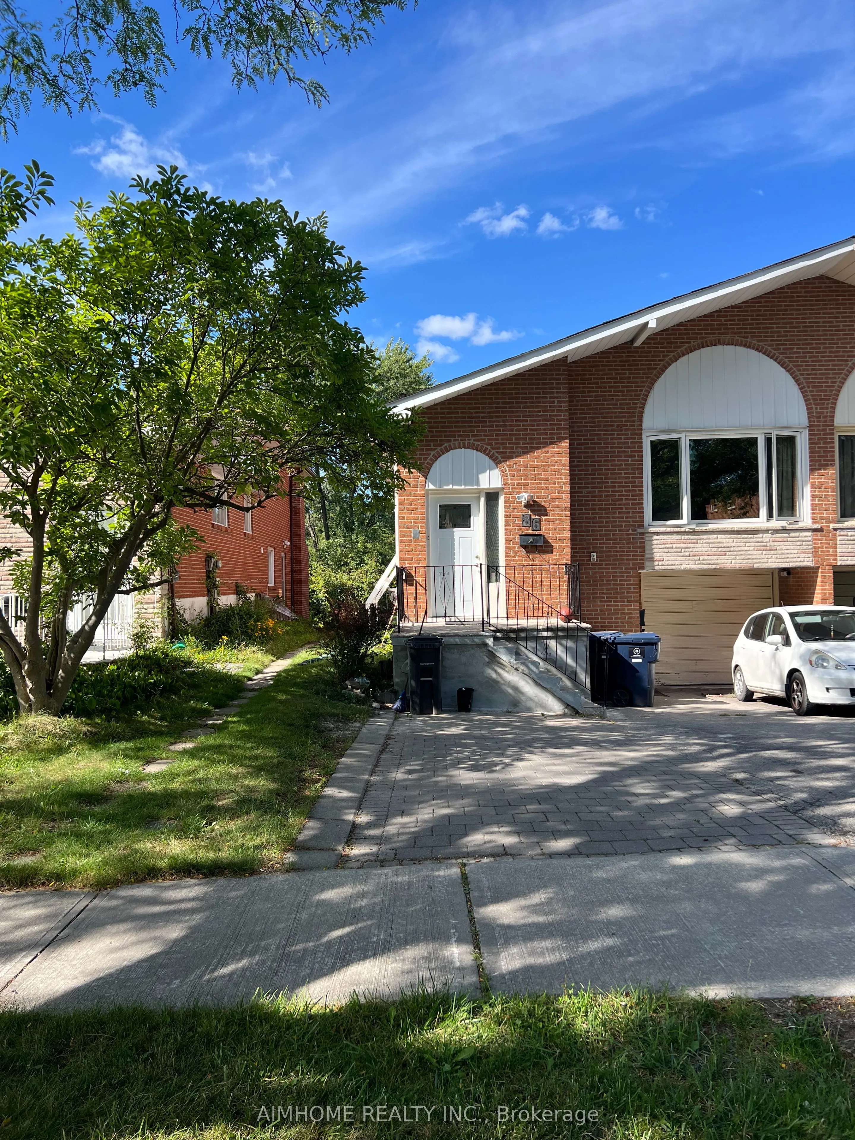 86 James Gray Drive, #Upper