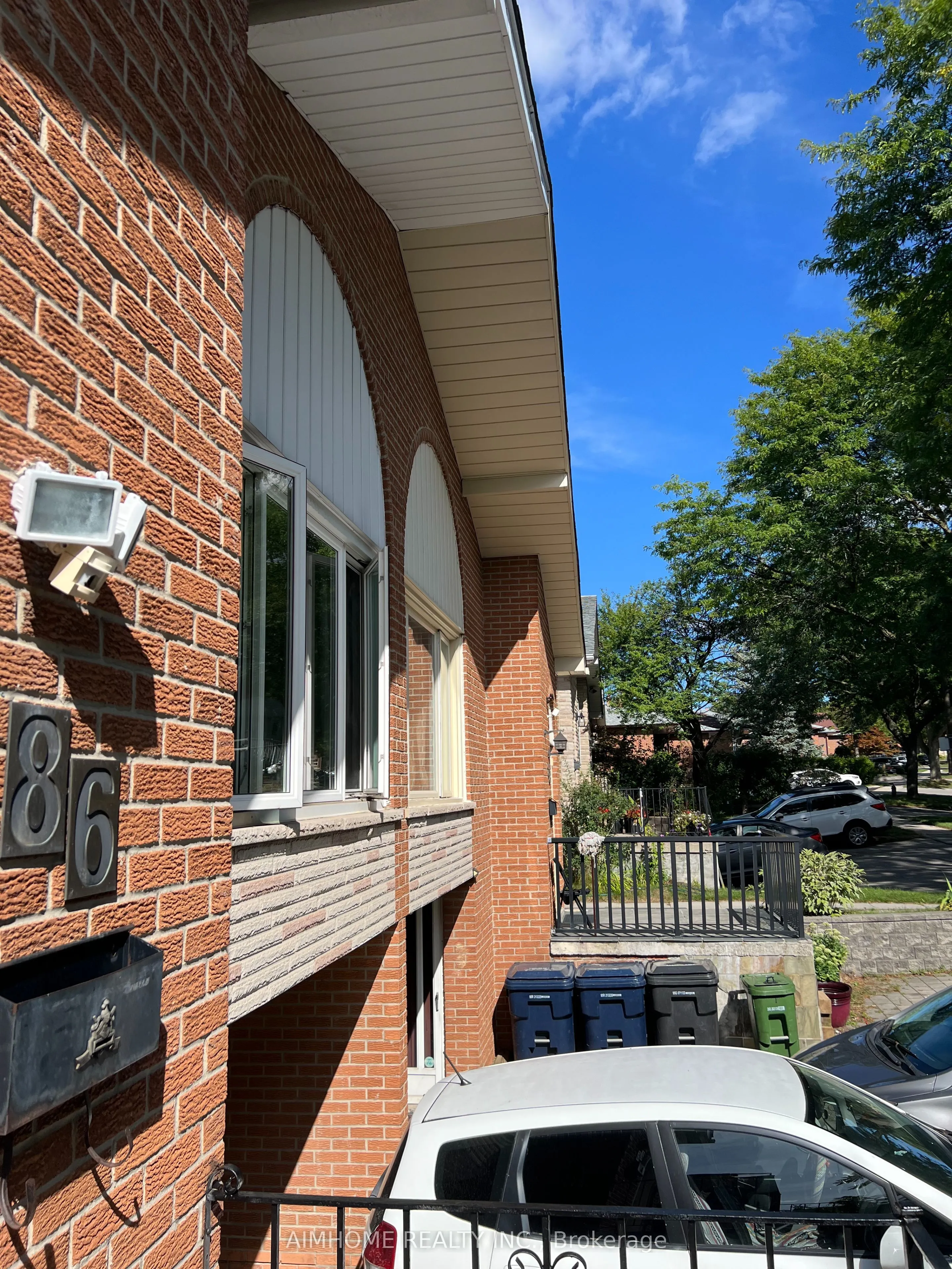 86 James Gray Drive, #Upper