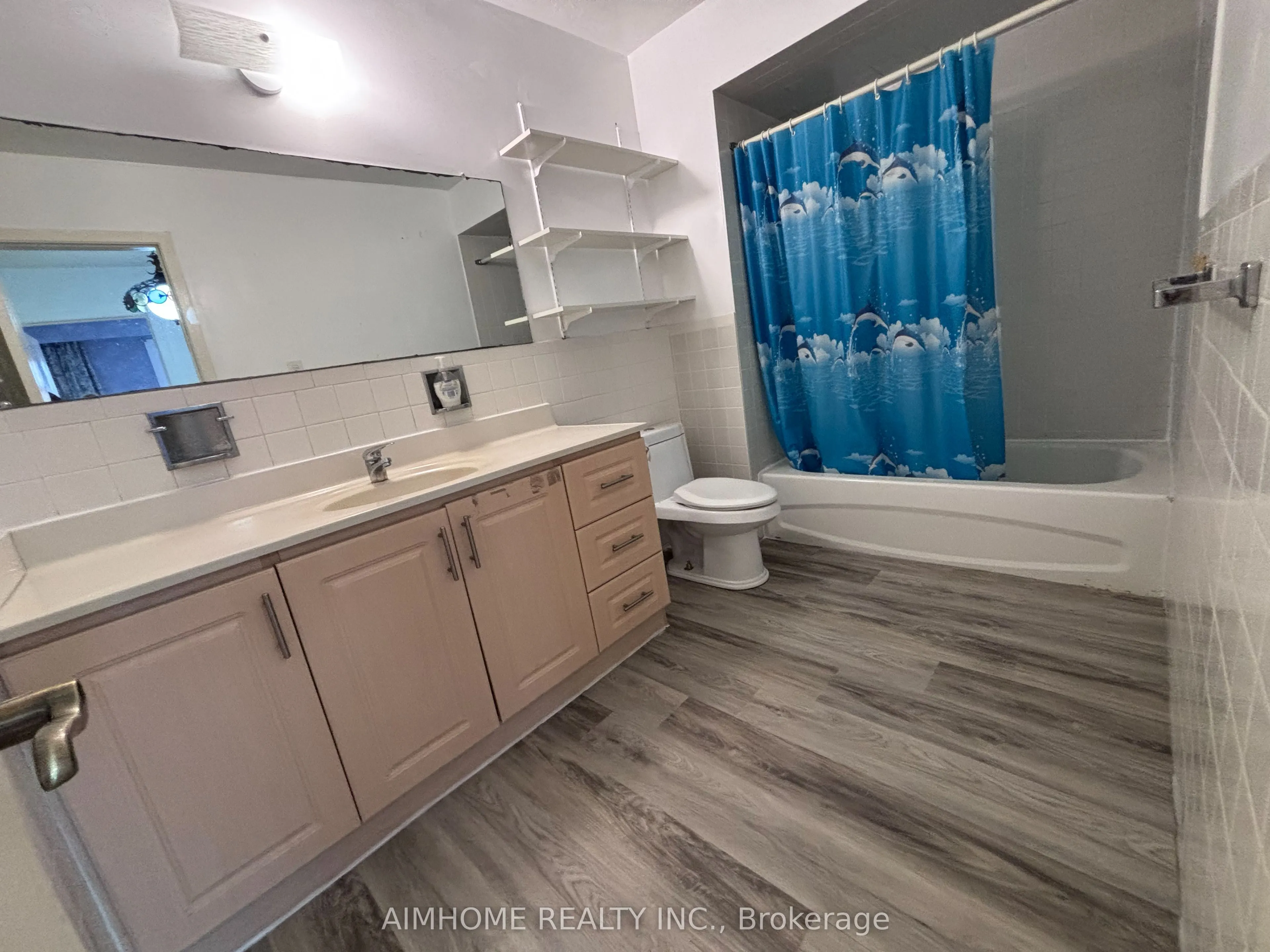 86 James Gray Drive, #Upper