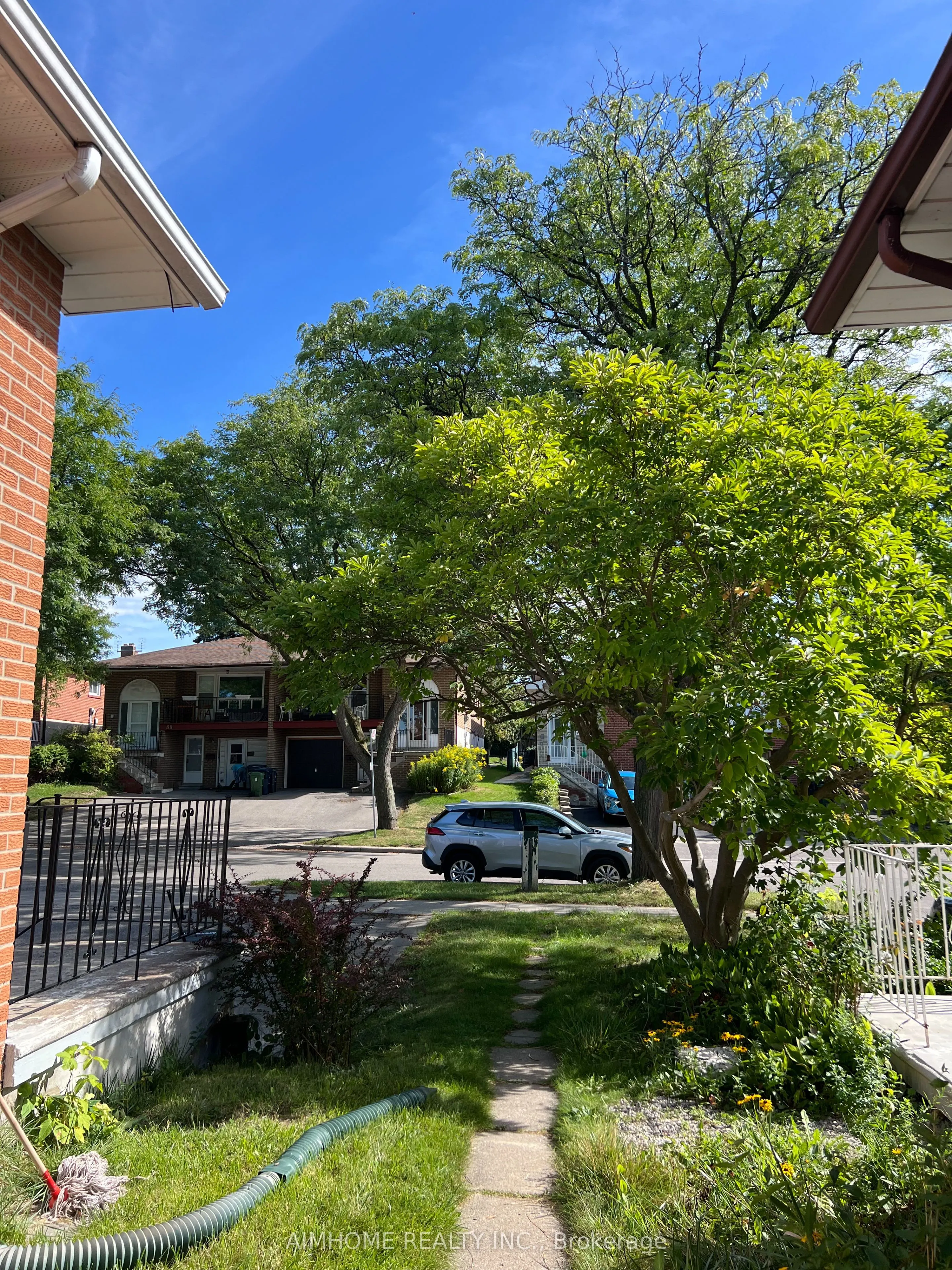86 James Gray Drive, #Upper