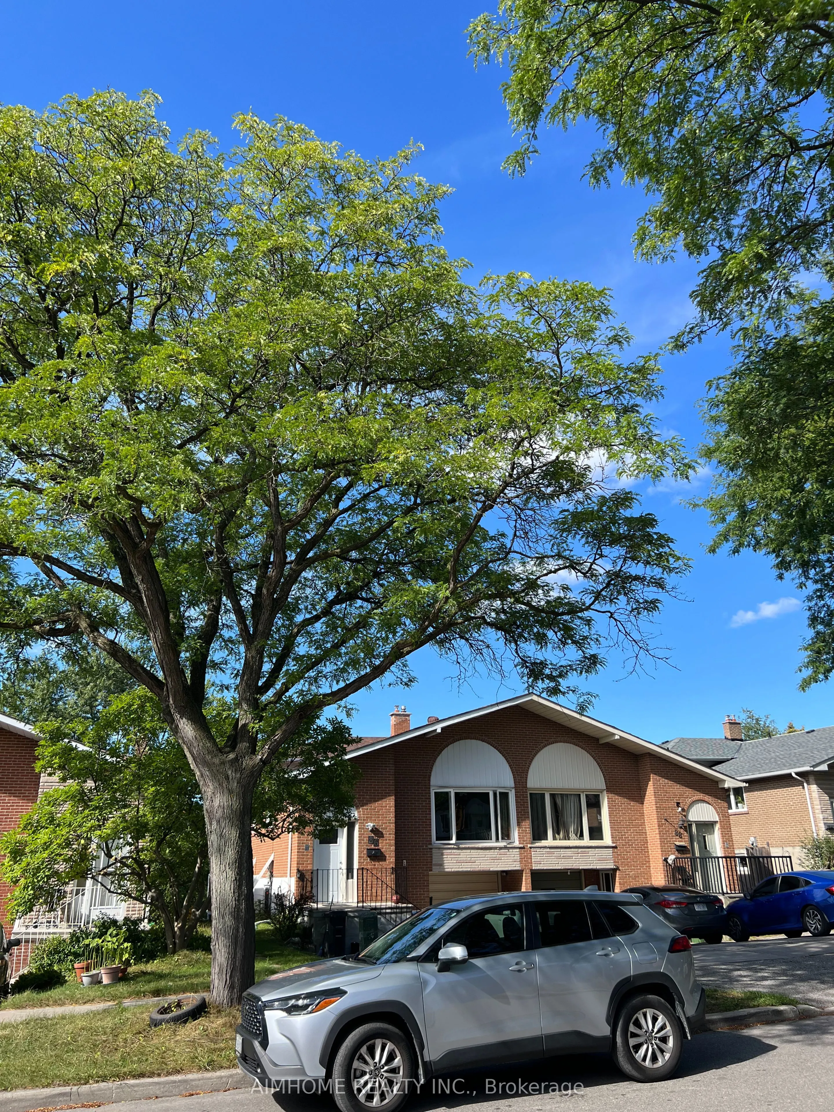 86 James Gray Drive, #Upper