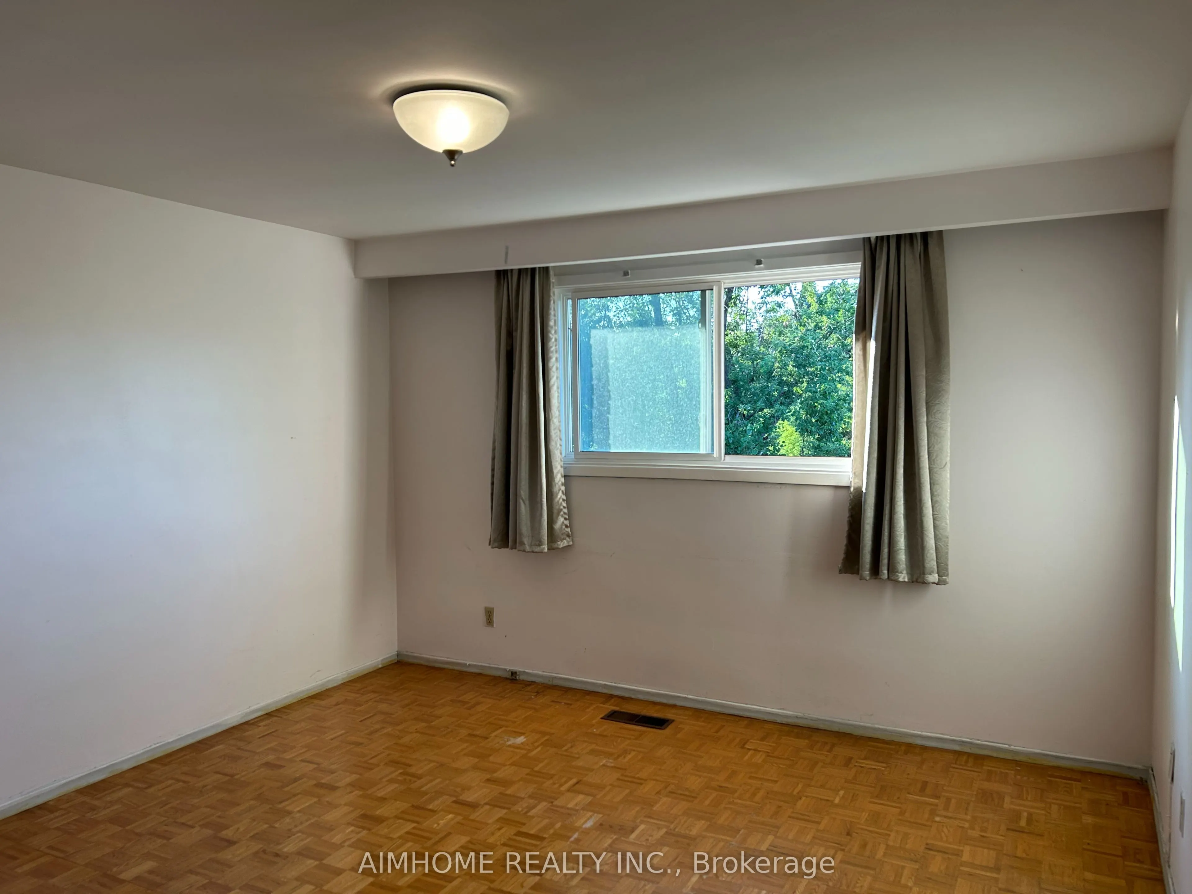 86 James Gray Drive, #Upper