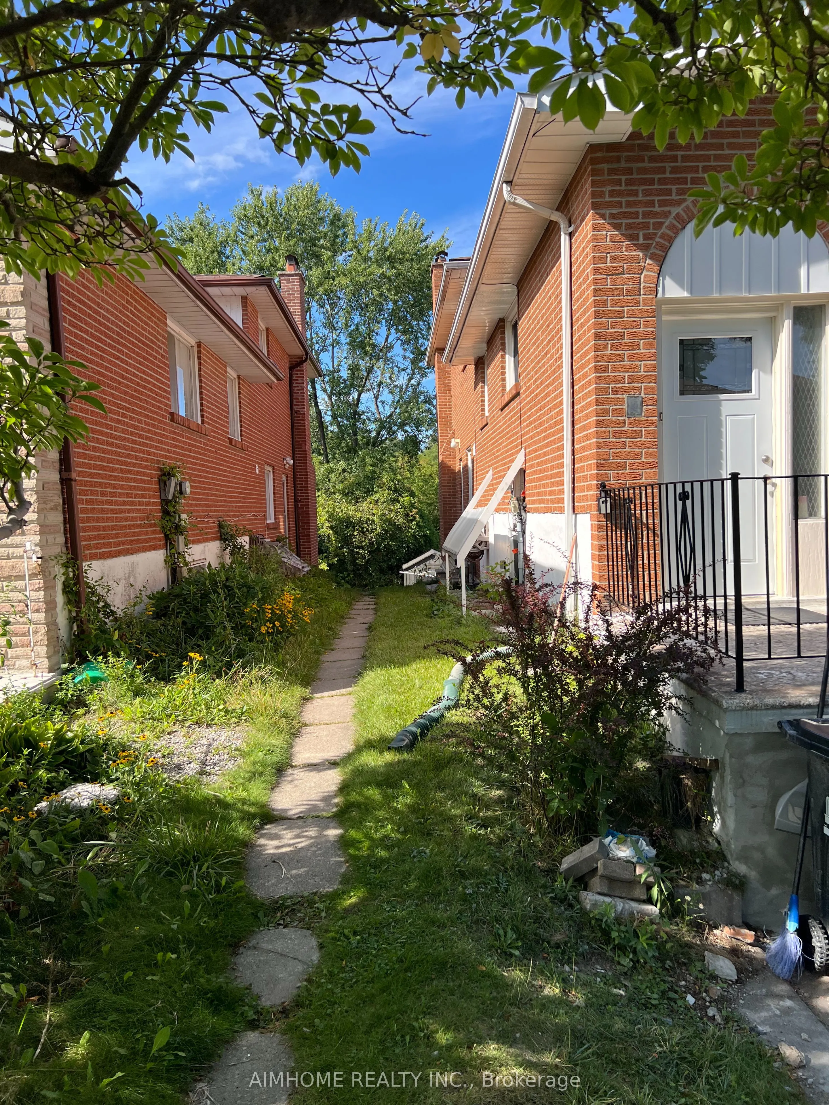 86 James Gray Drive, #Upper