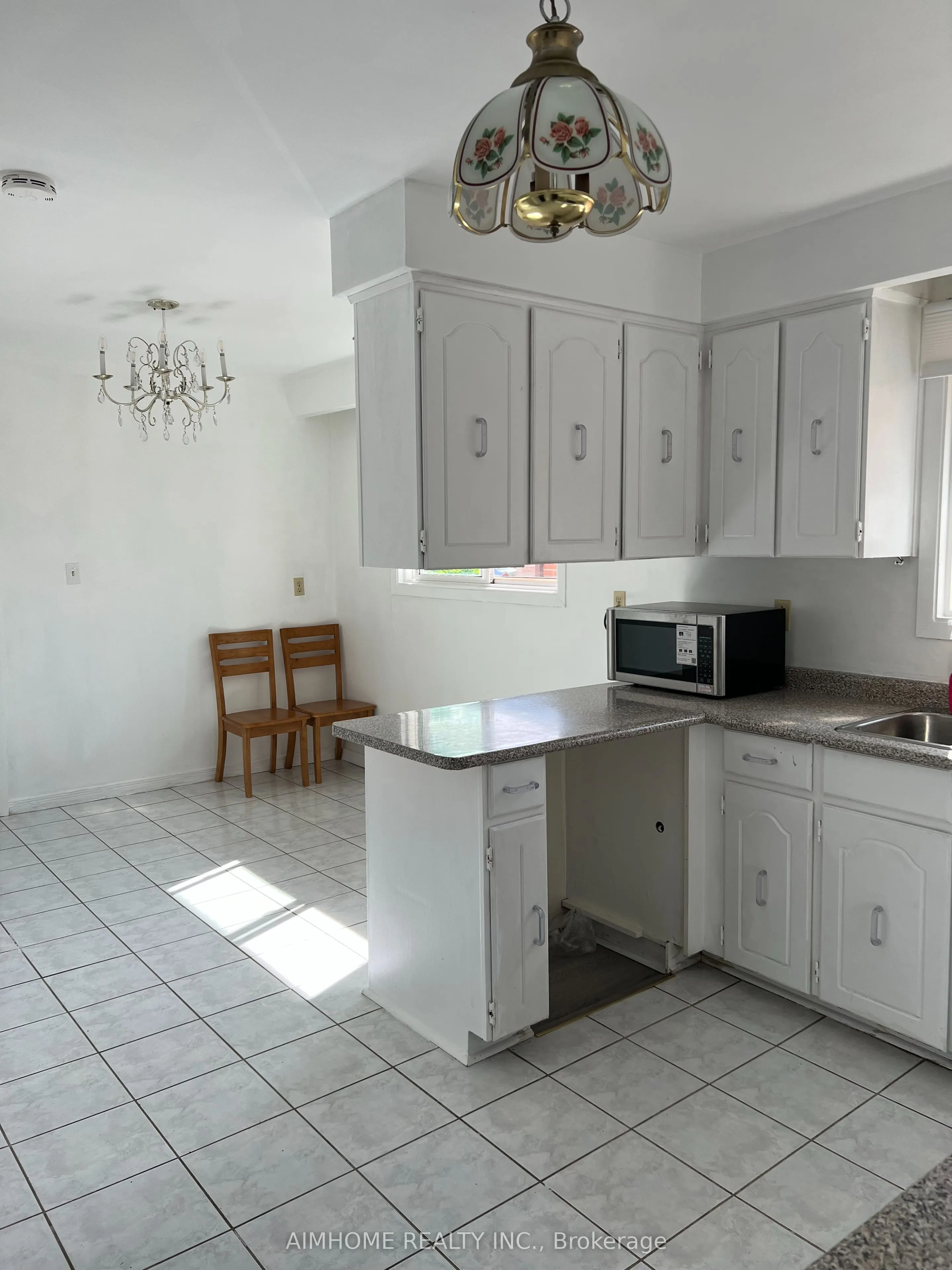 86 James Gray Drive, #Upper