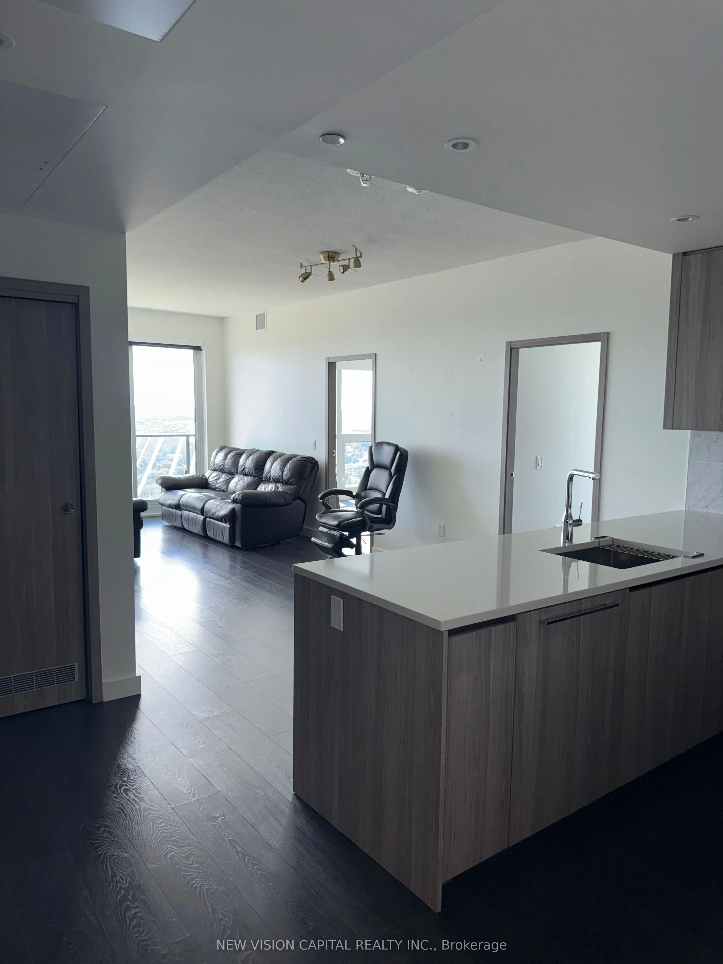 95 Mcmahon Drive, #3903
