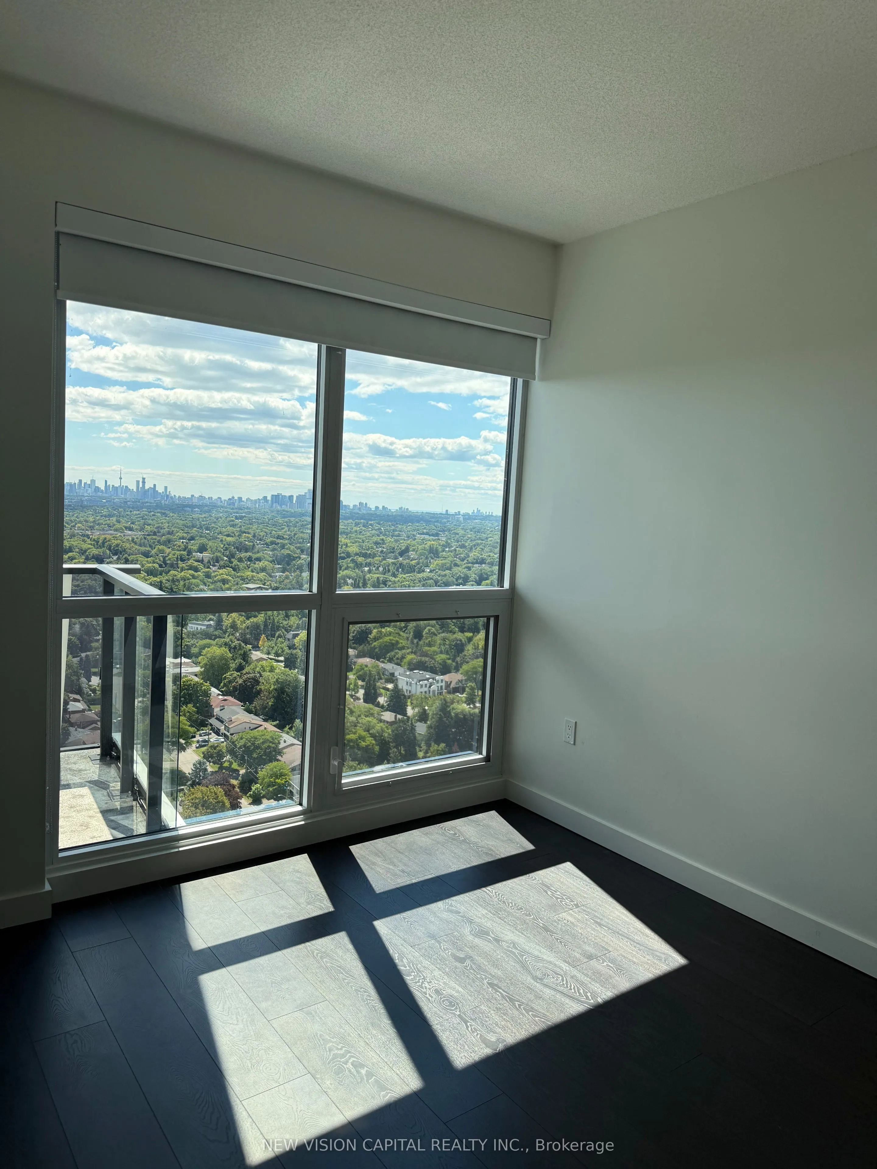 95 Mcmahon Drive, #3903